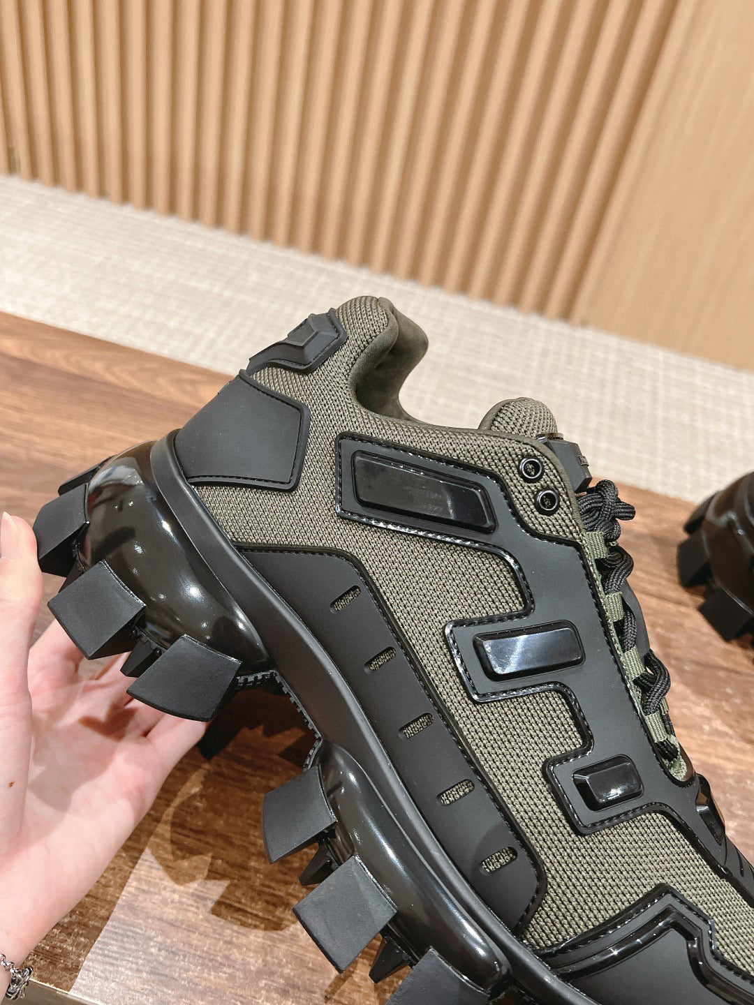 Weiß-Grüne Schuhe