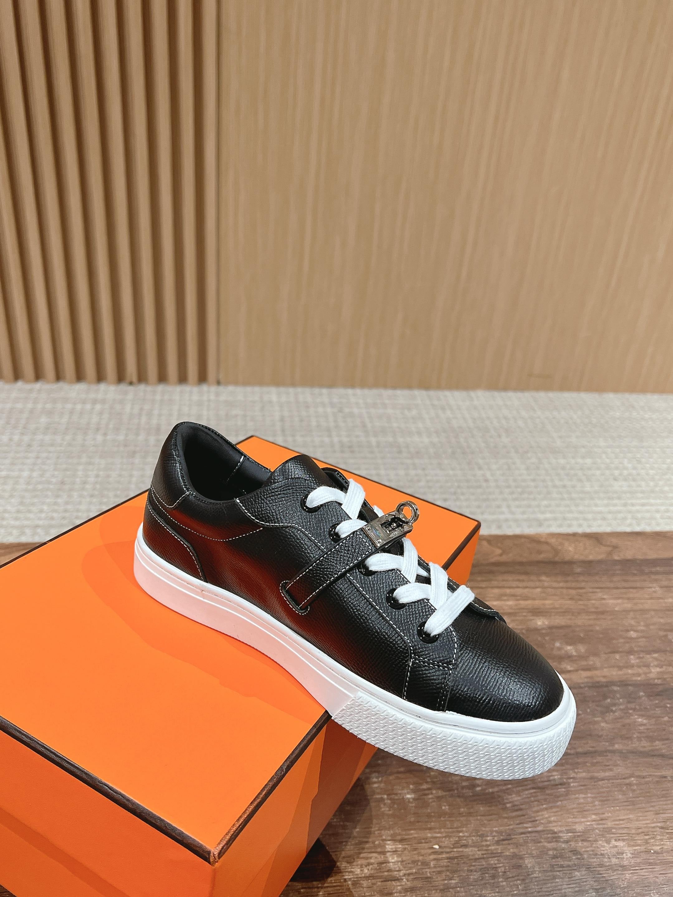 Mehrfarbige Schuhe