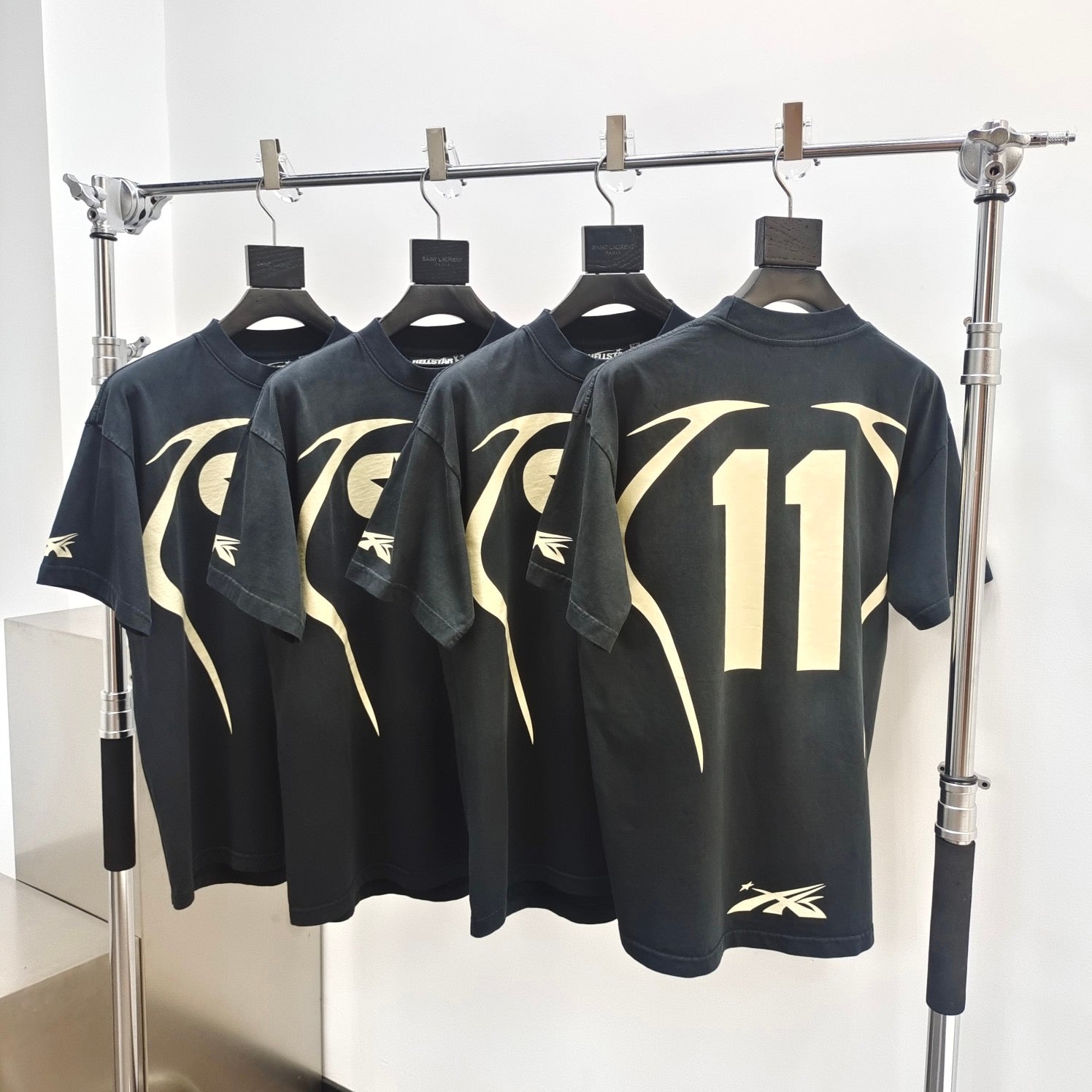 Dunkelschwarzes T-Shirt