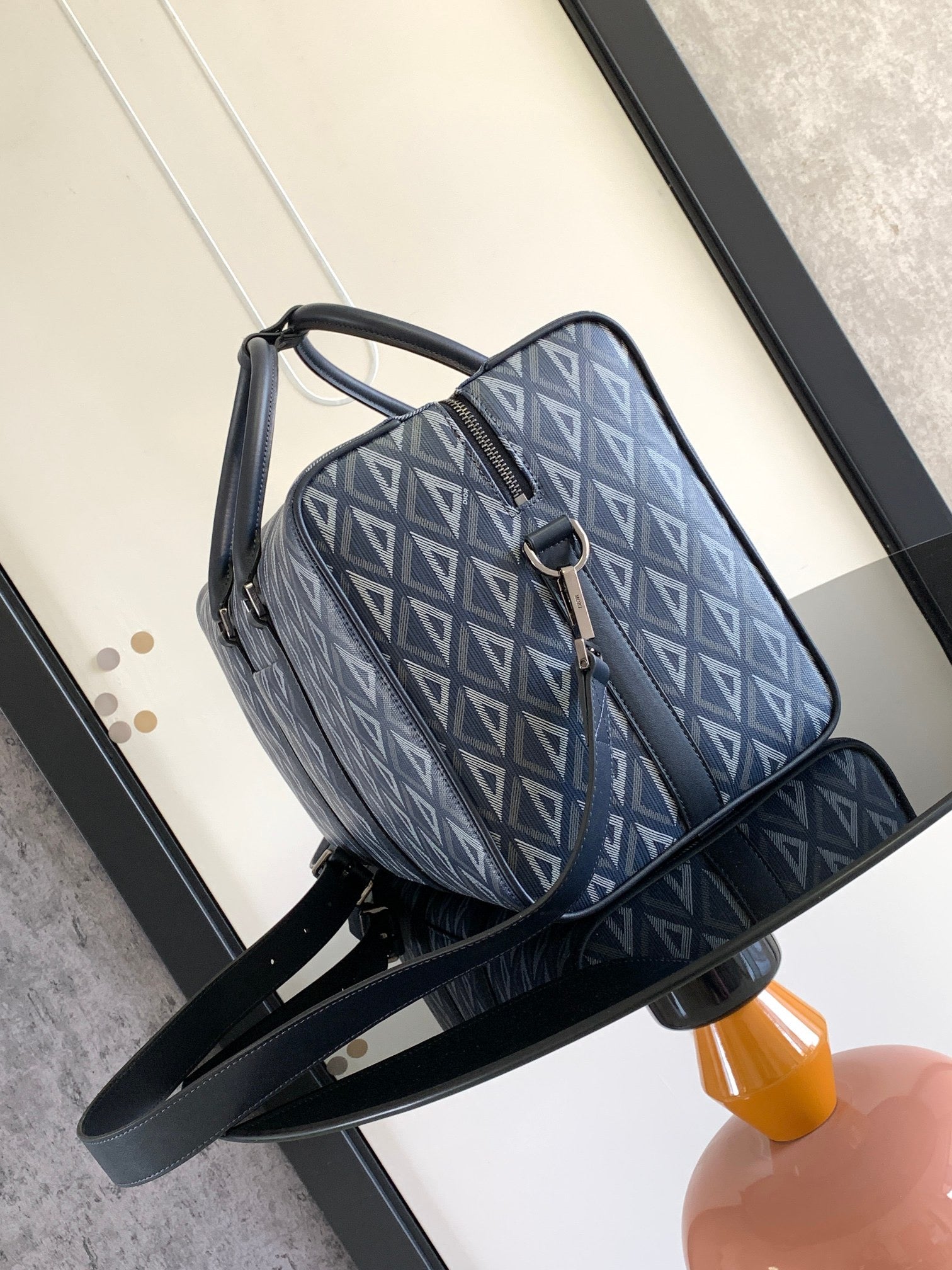Dunkelblaue Tasche