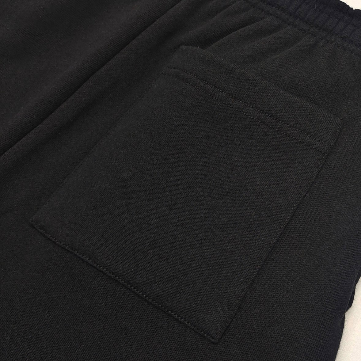 Schwarze Hosen
