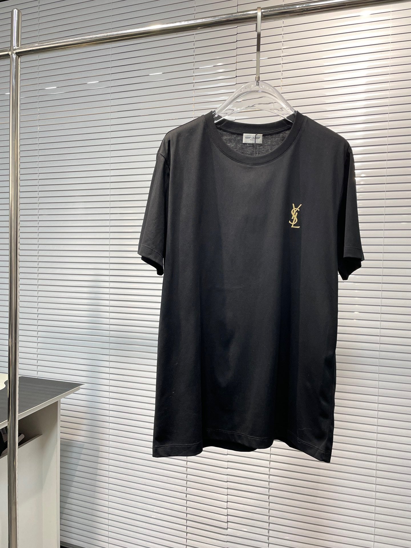 Black T-shirt - FashionHype.xyz