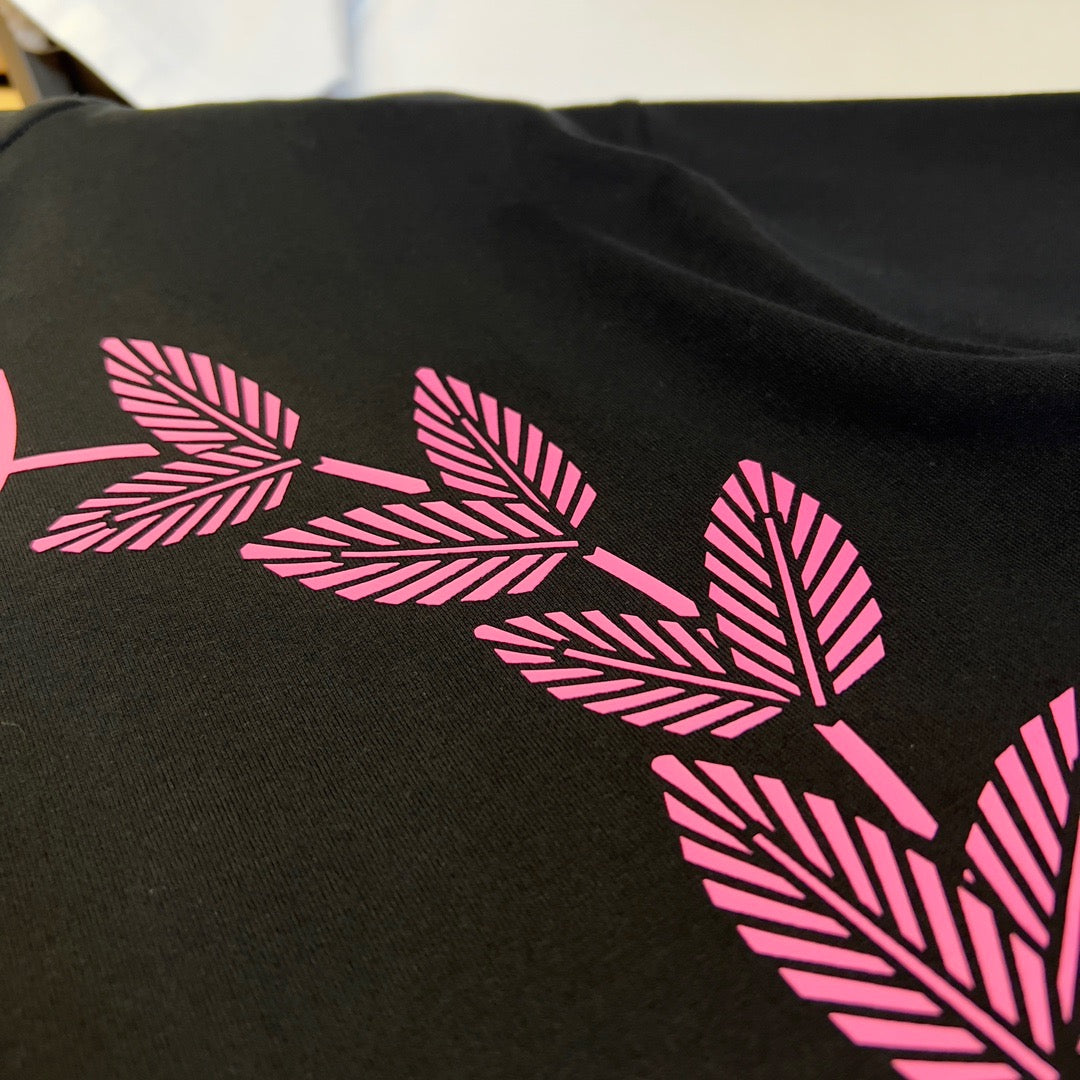 Schwarz-weißes T-Shirt