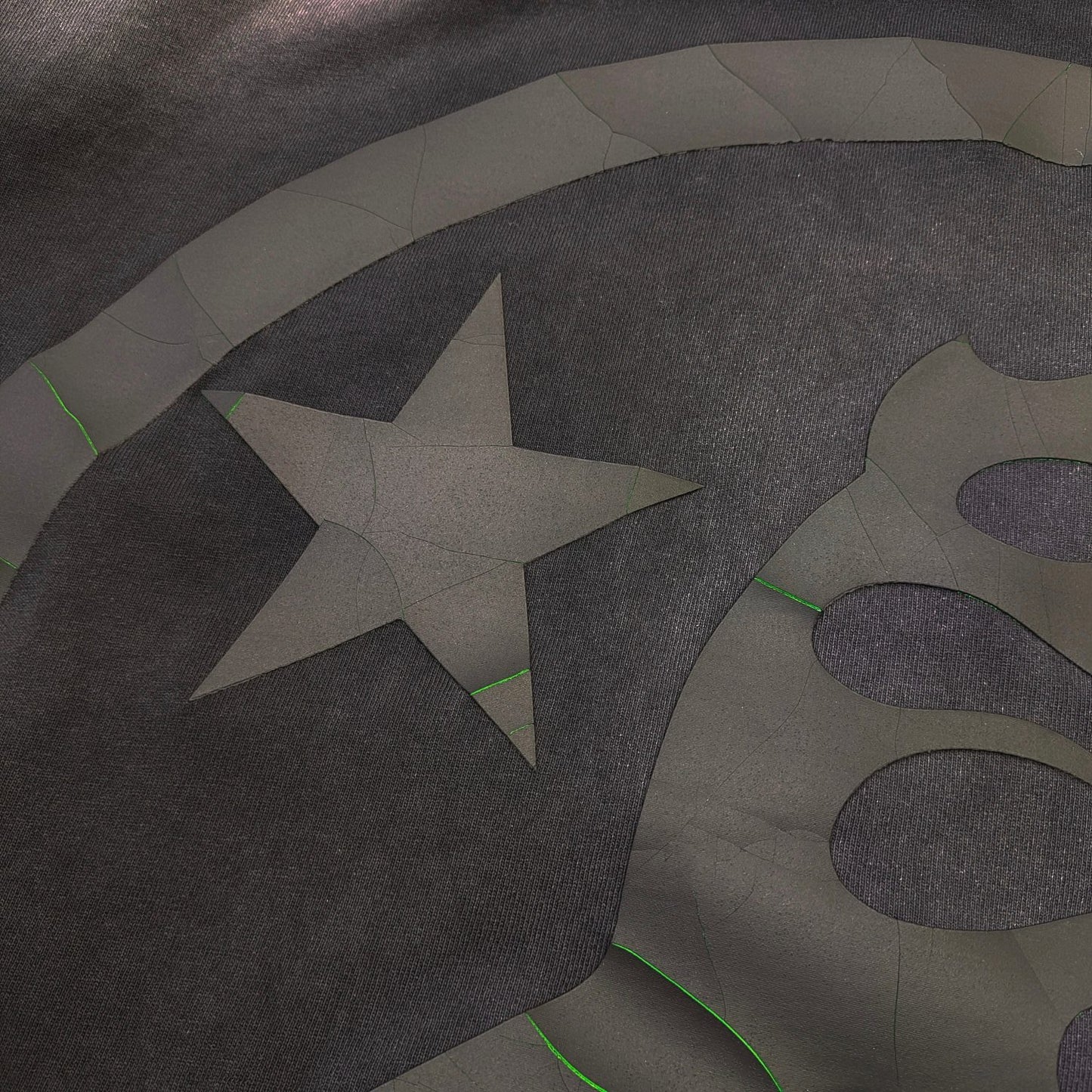 Dunkelschwarzes T-Shirt