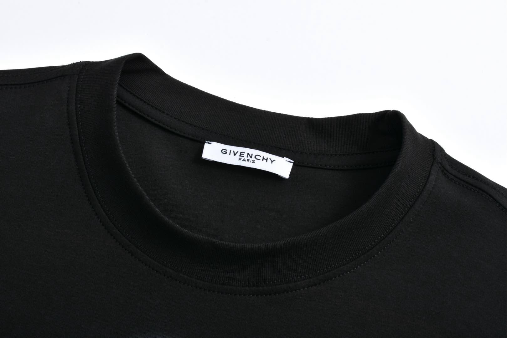 Camiseta negra