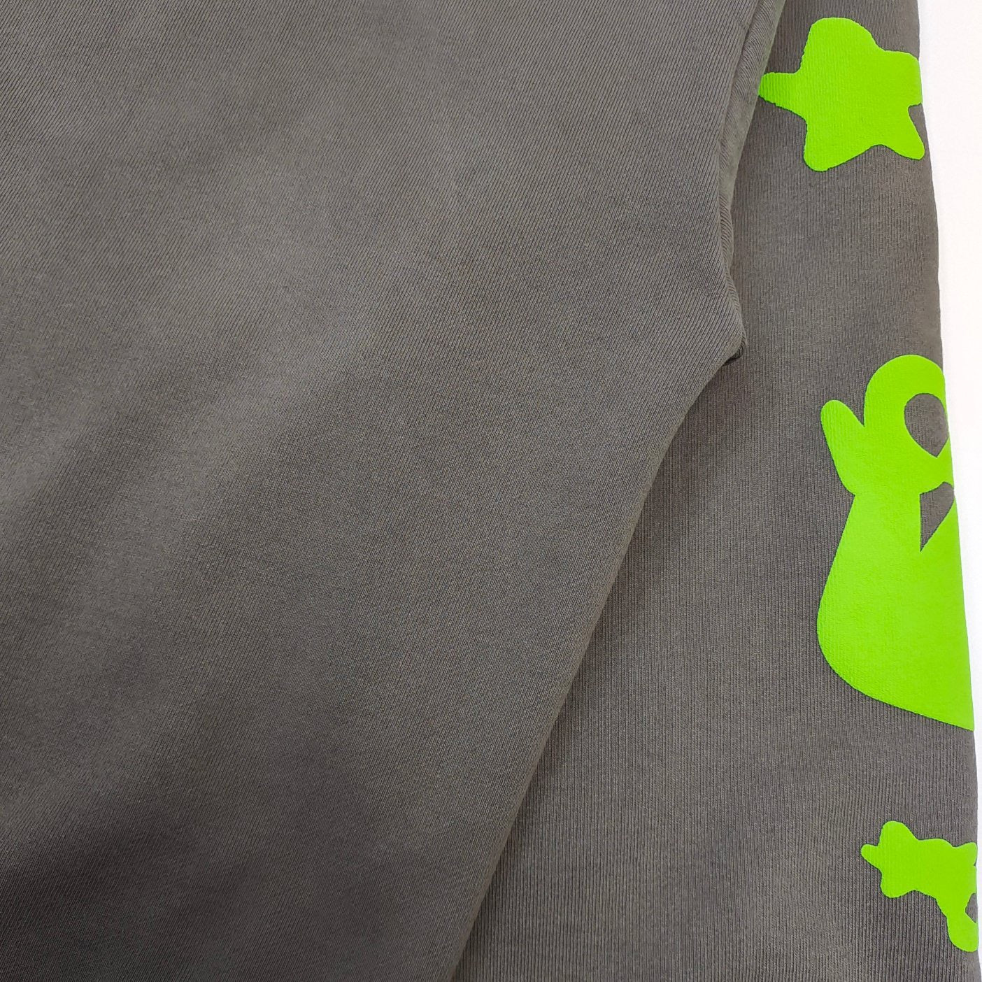 Dunkelgrauer Hoodie