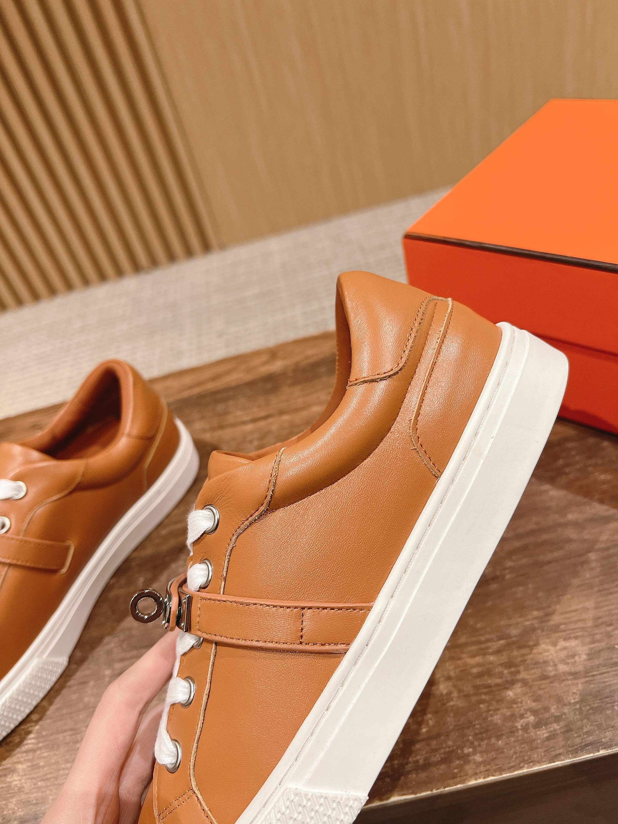 Mehrfarbige Schuhe