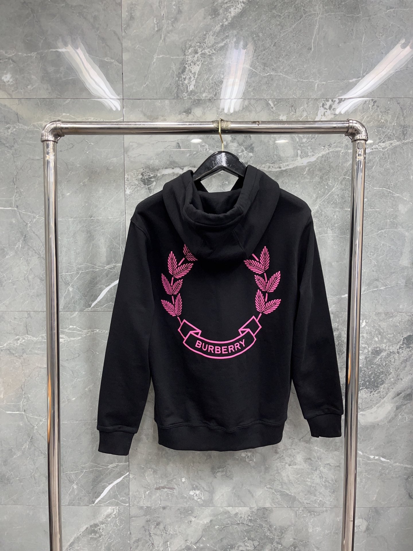 Schwarzer Hoodie