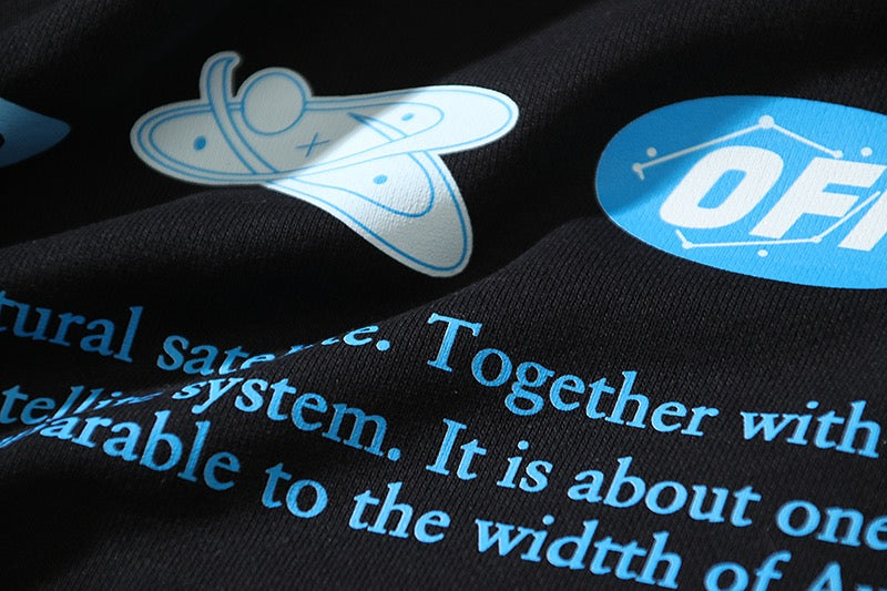 سويت شيرت أبيض وأسود