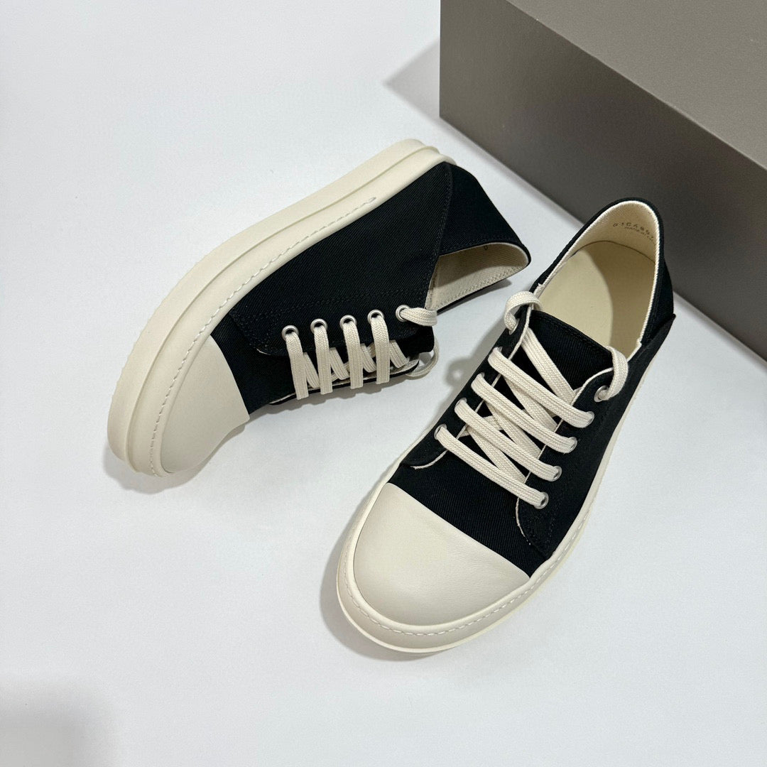 Schwarz-weiße Schuhe