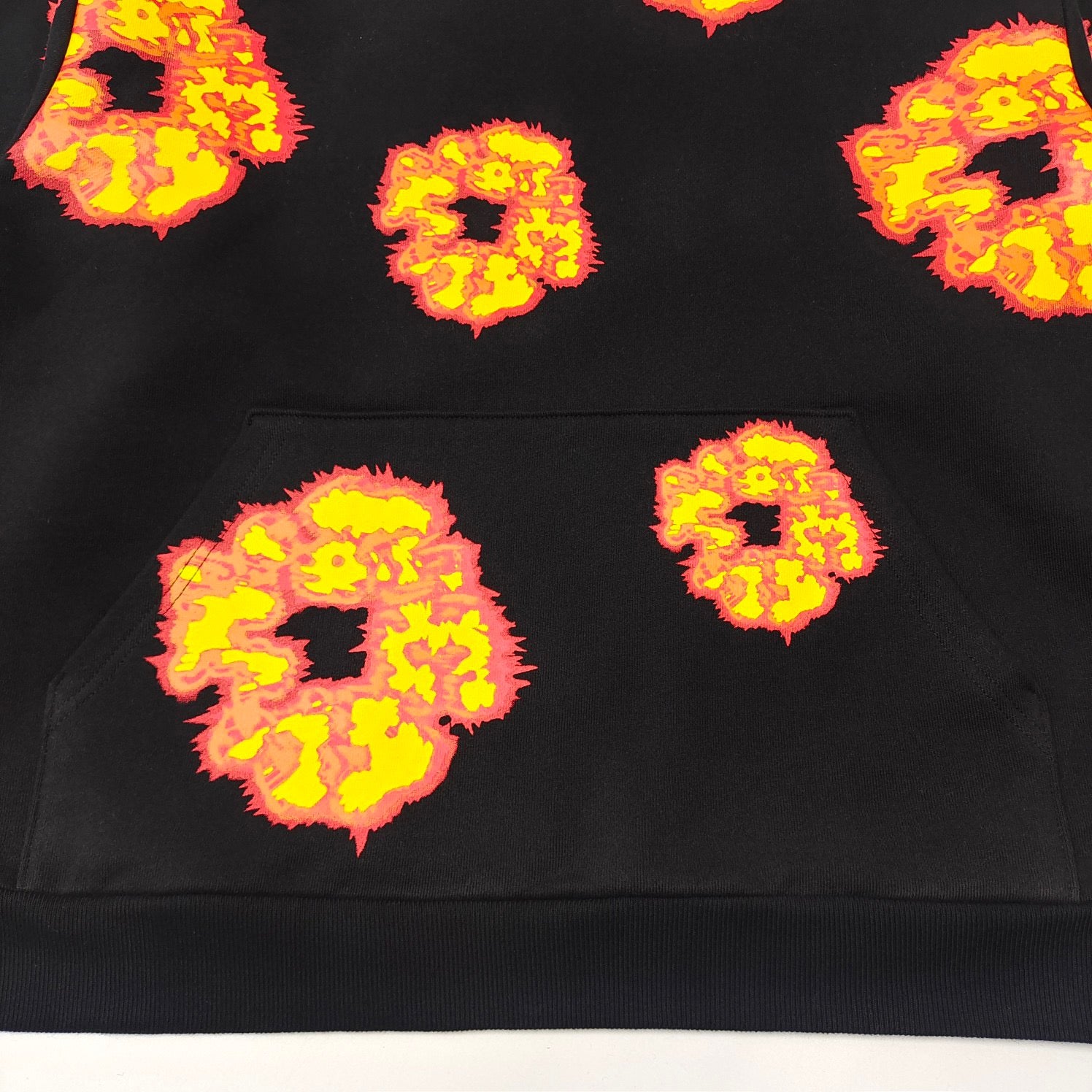 Schwarzer Hoodie