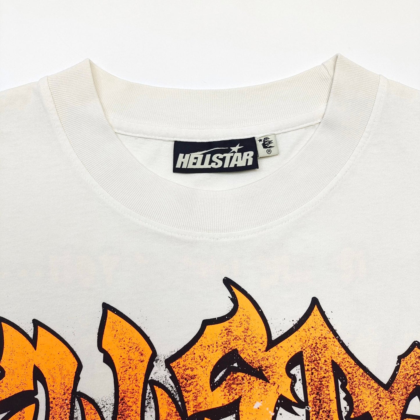 تي شيرت أبيض