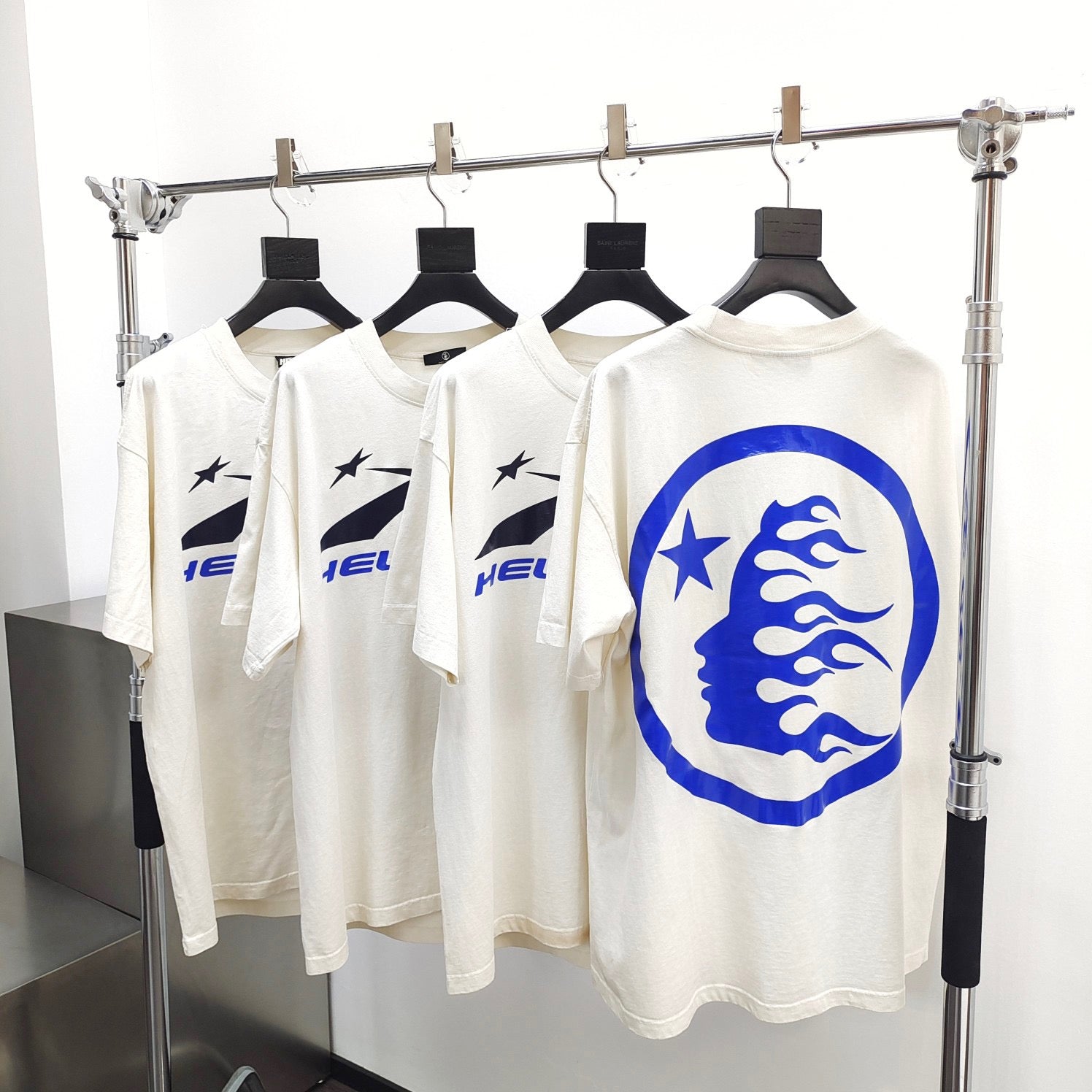 White T-shirt - FashionHype.xyz