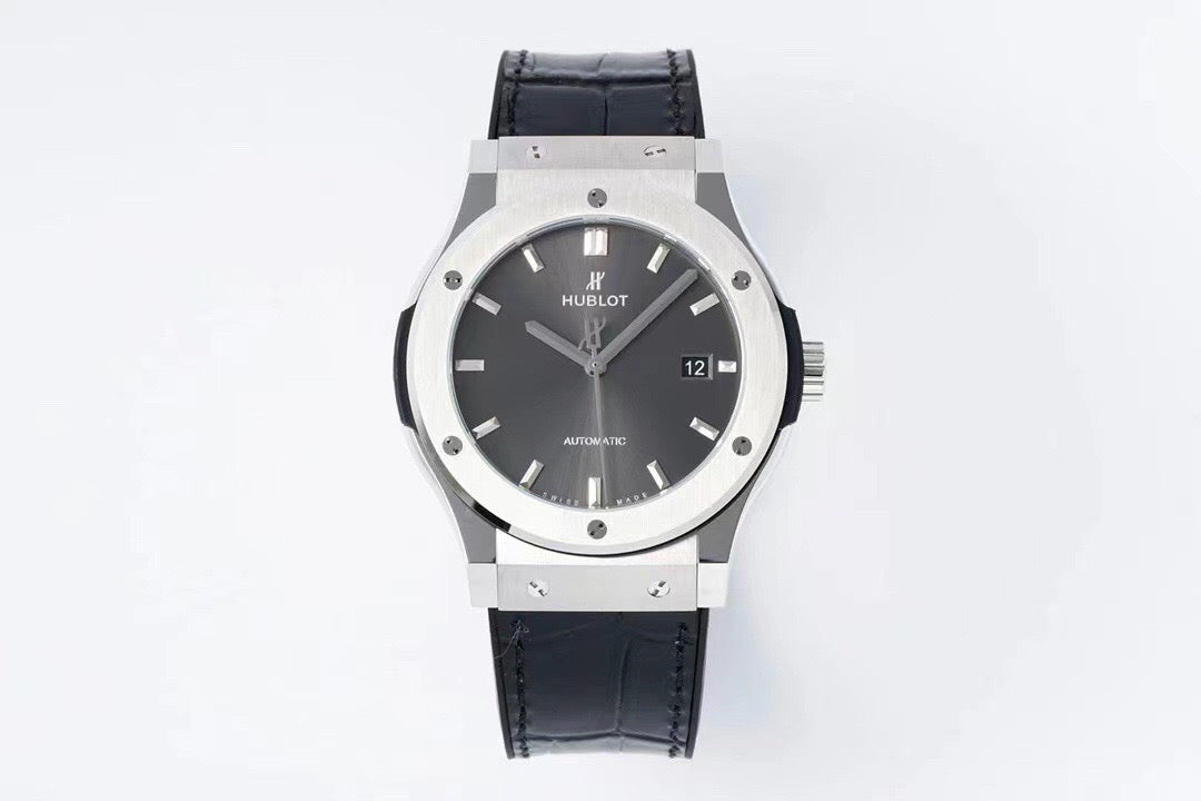 Schwarz-weiße Uhr