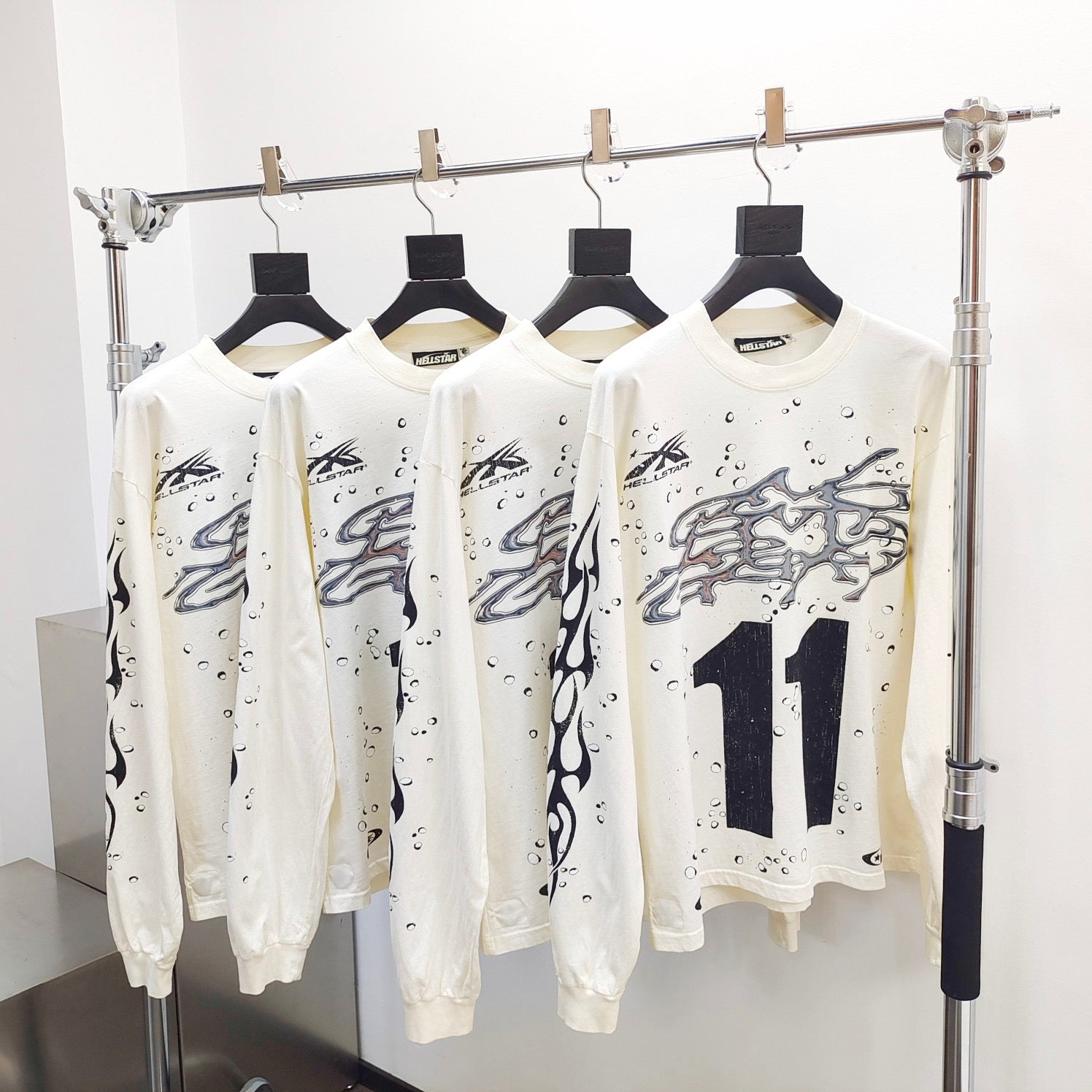 Weiß-schwarzes Trikot