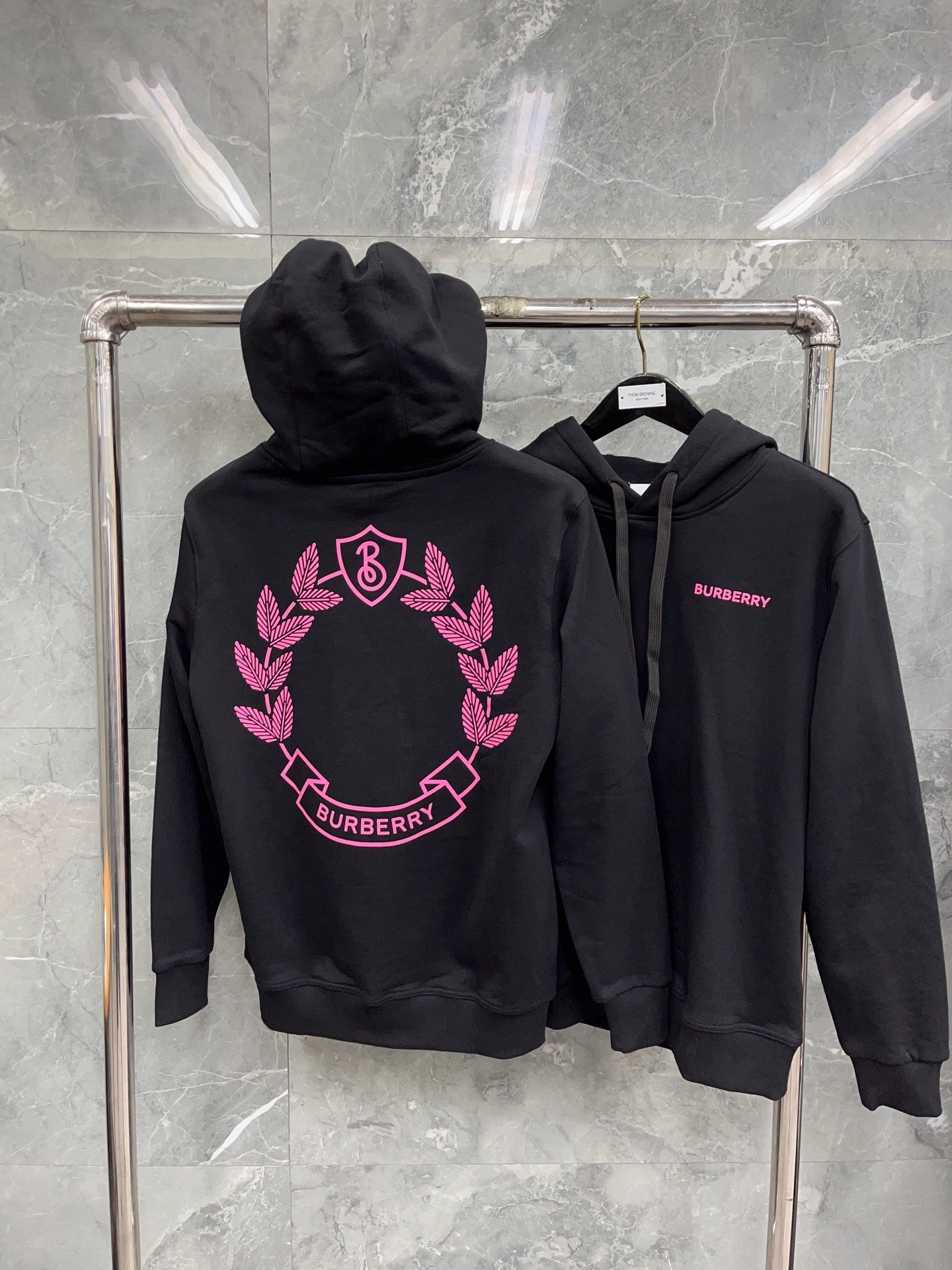 Schwarzer Hoodie