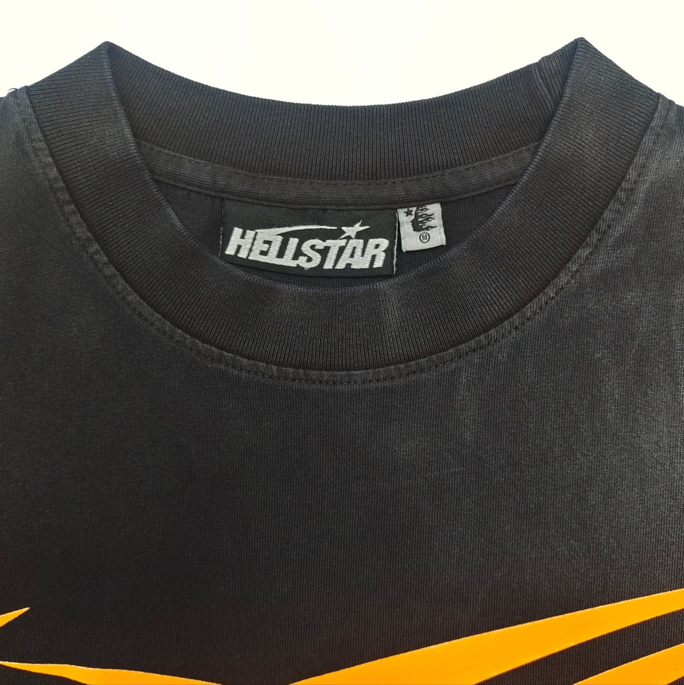 Dunkelschwarzes T-Shirt