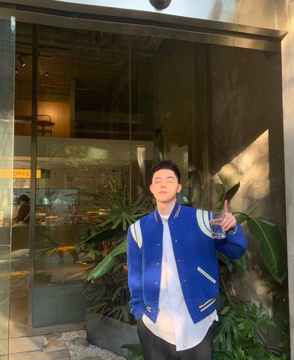 Chaqueta azul blanca