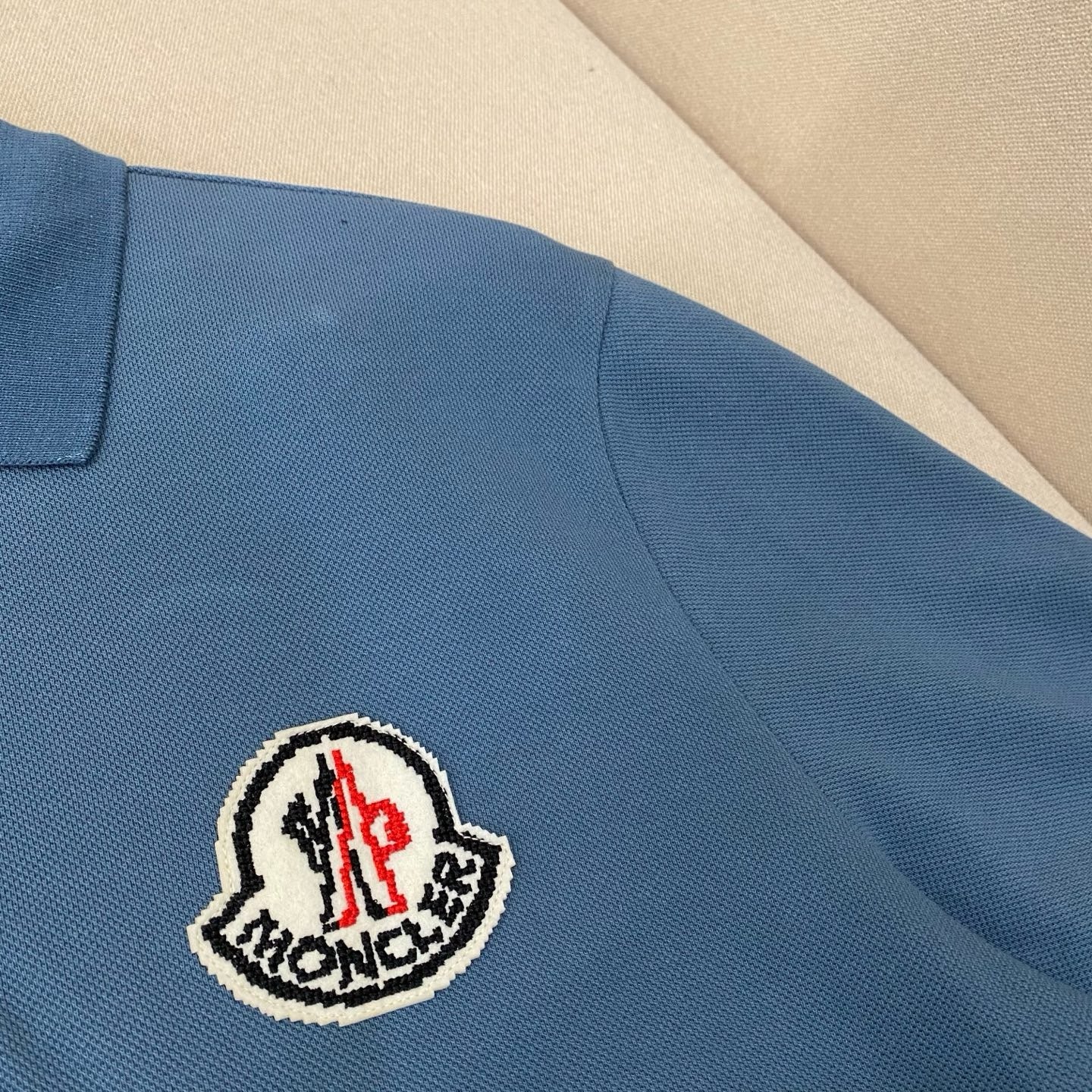 Mehrfarbiges T-Shirt