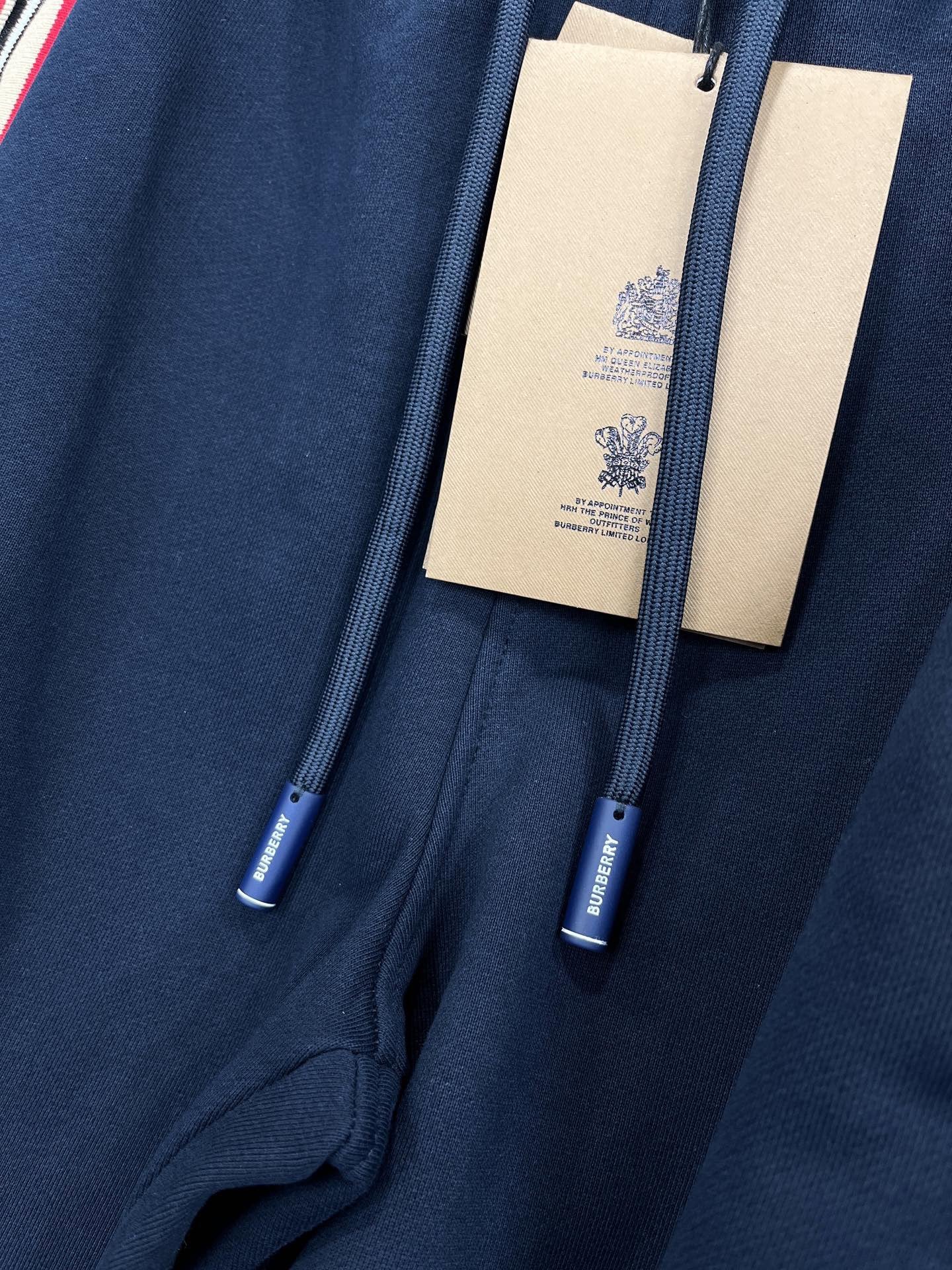 Schwarze, blaue und graue Hose