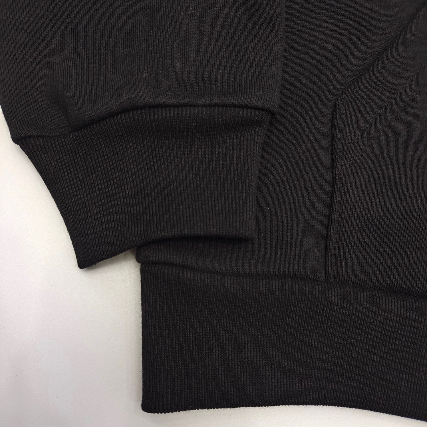 Schwarzer Hoodie