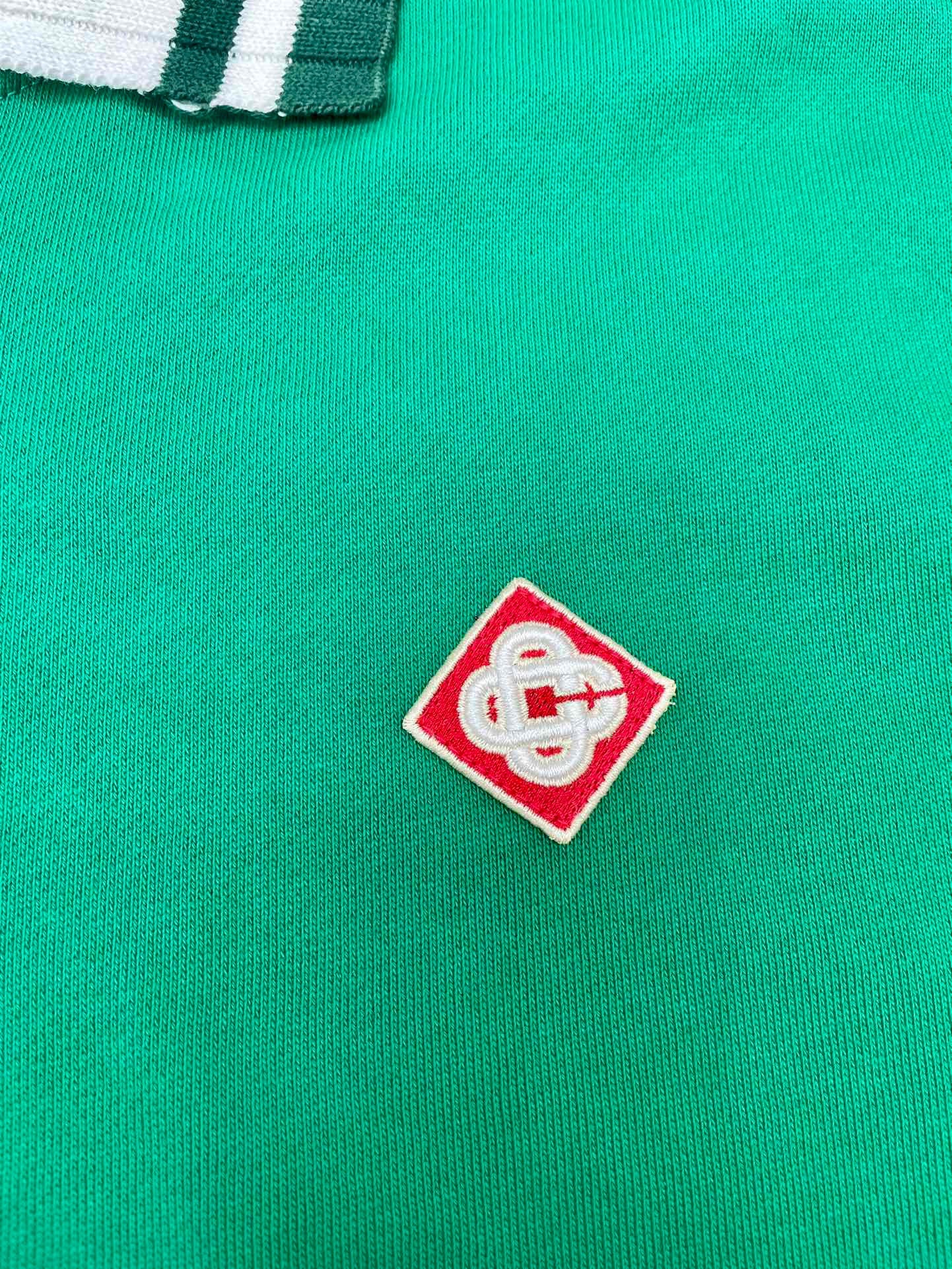 سترة حمراء وخضراء