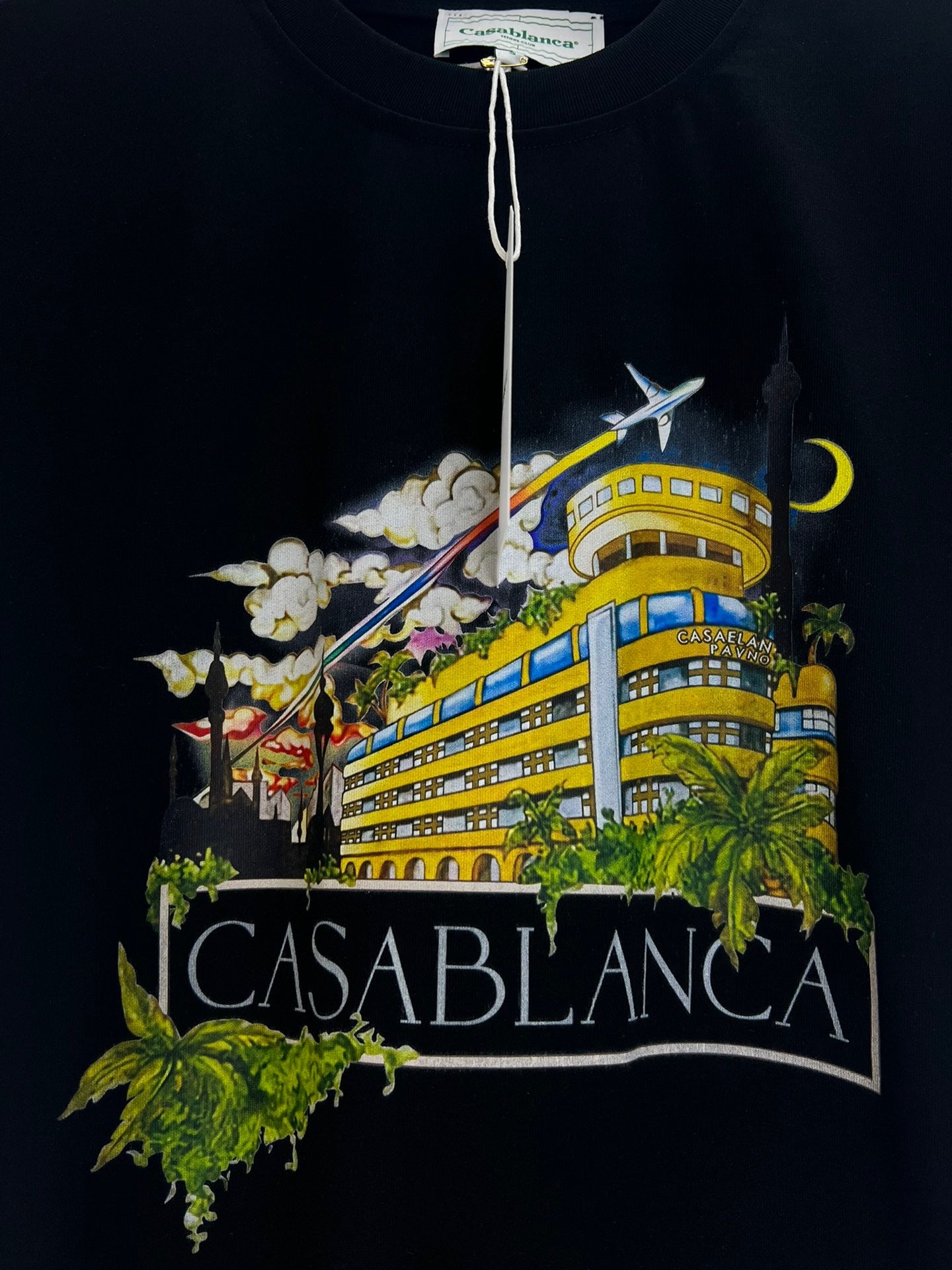 Camiseta azul y blanca