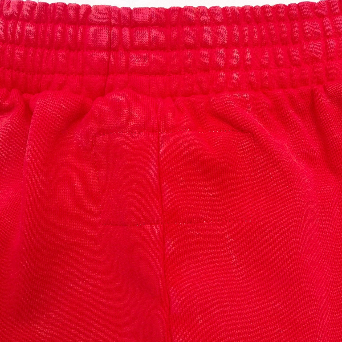 Rote Shorts