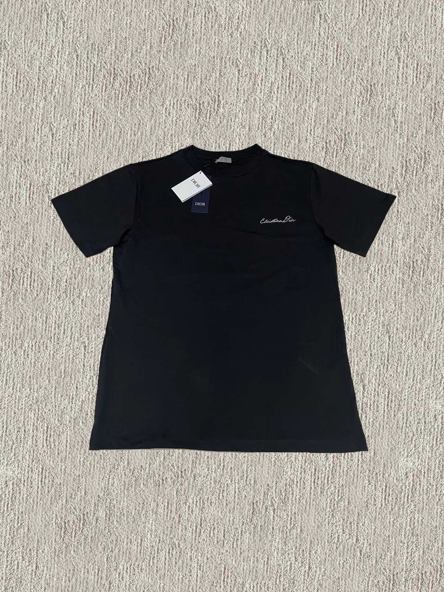 Black and White T-shirt - FashionHype.xyz