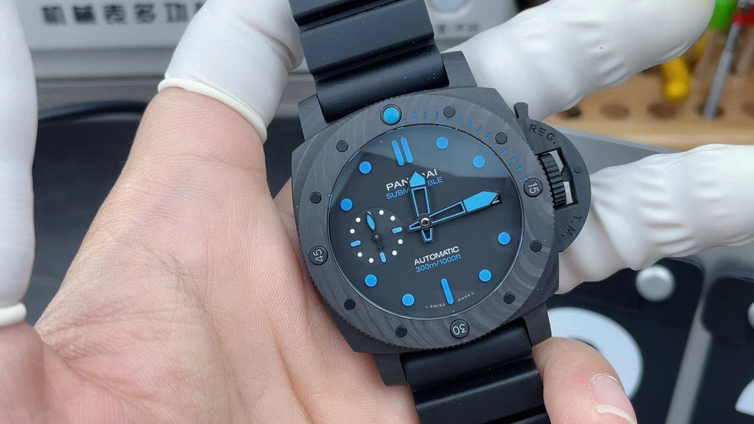 Schwarze Uhr