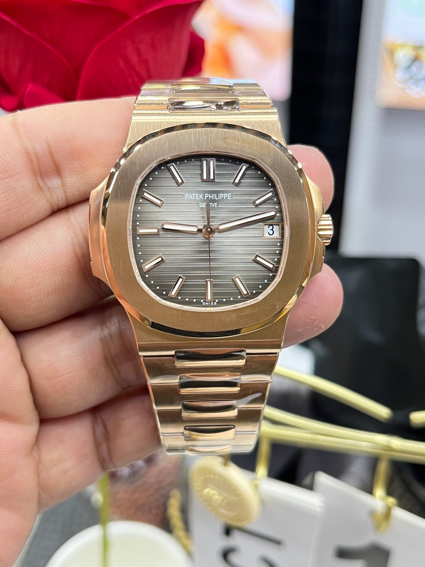 Goldfarbene Uhr