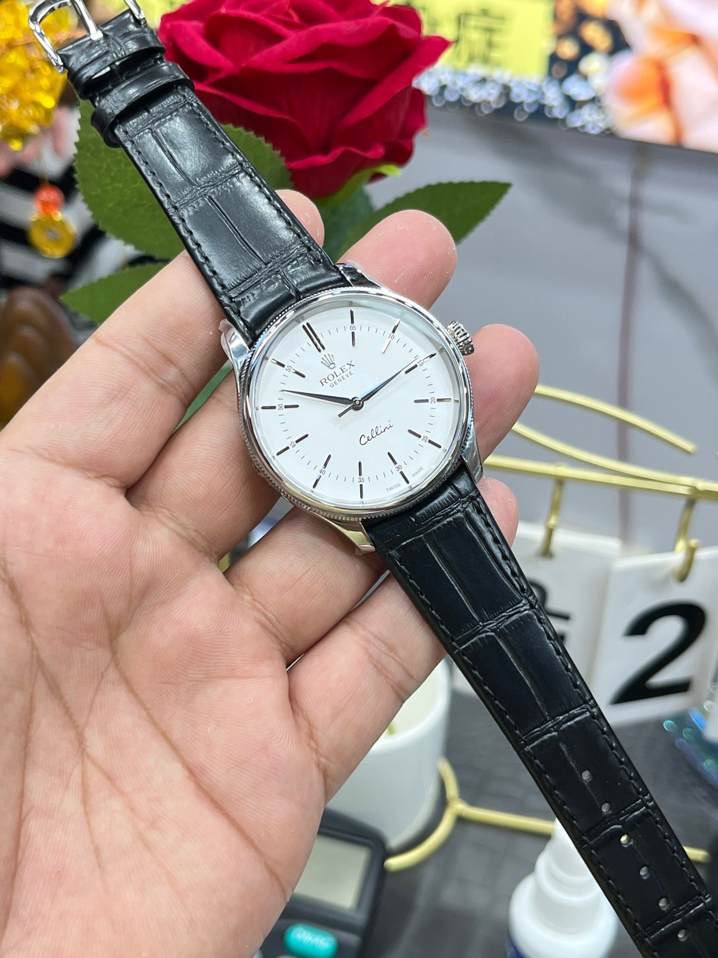 Schwarz-weiße Uhr