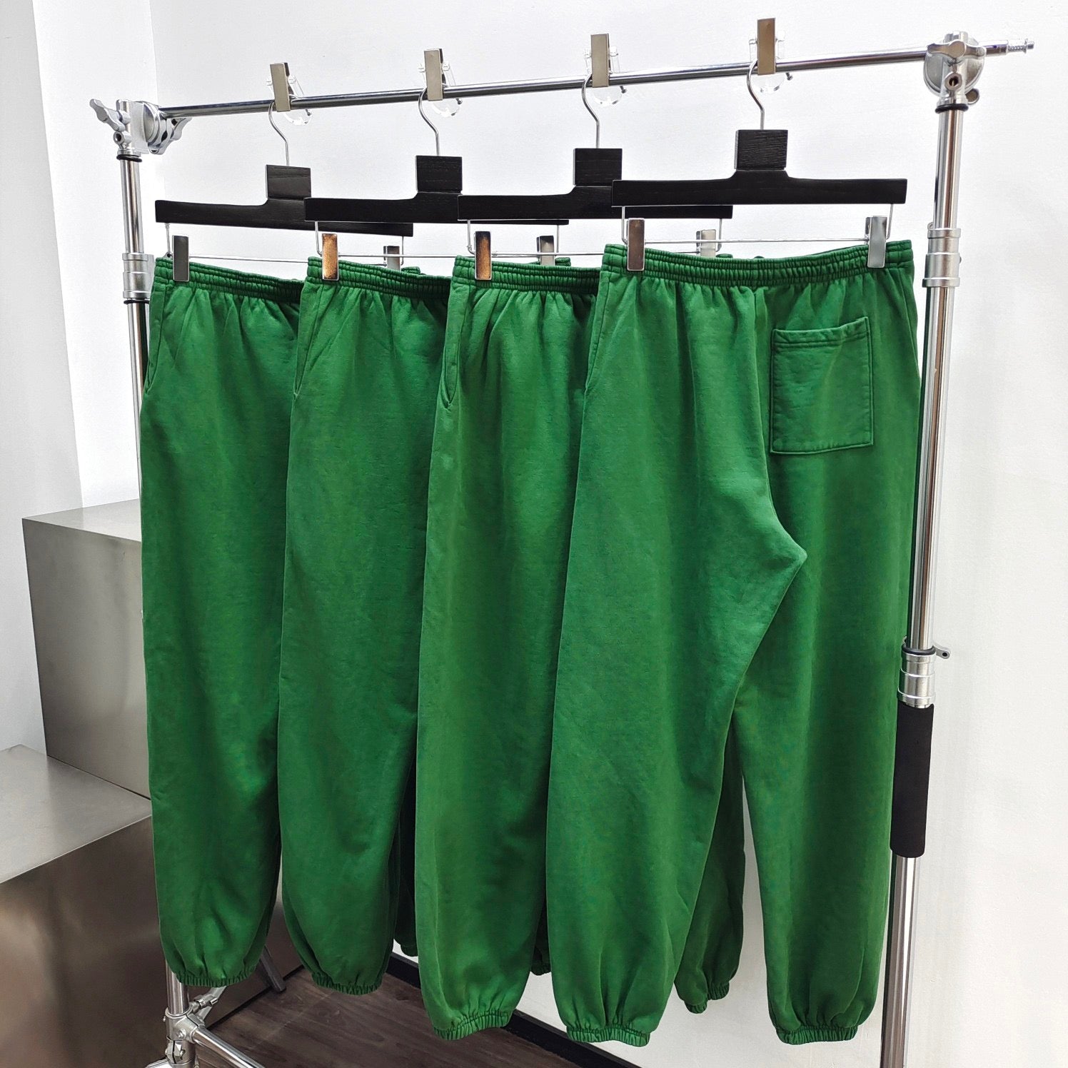 Grüne und rote Hose
