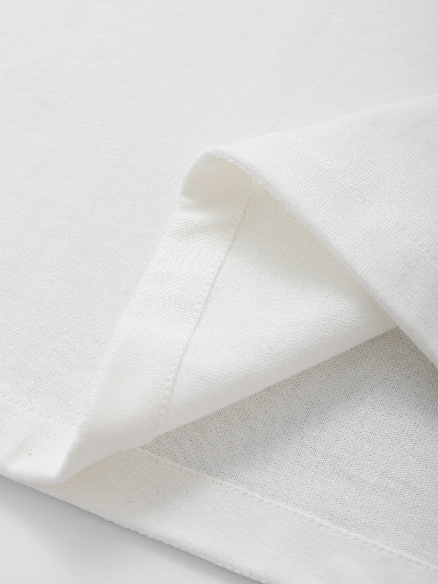 سويت شيرت رمادي وأبيض وأسود