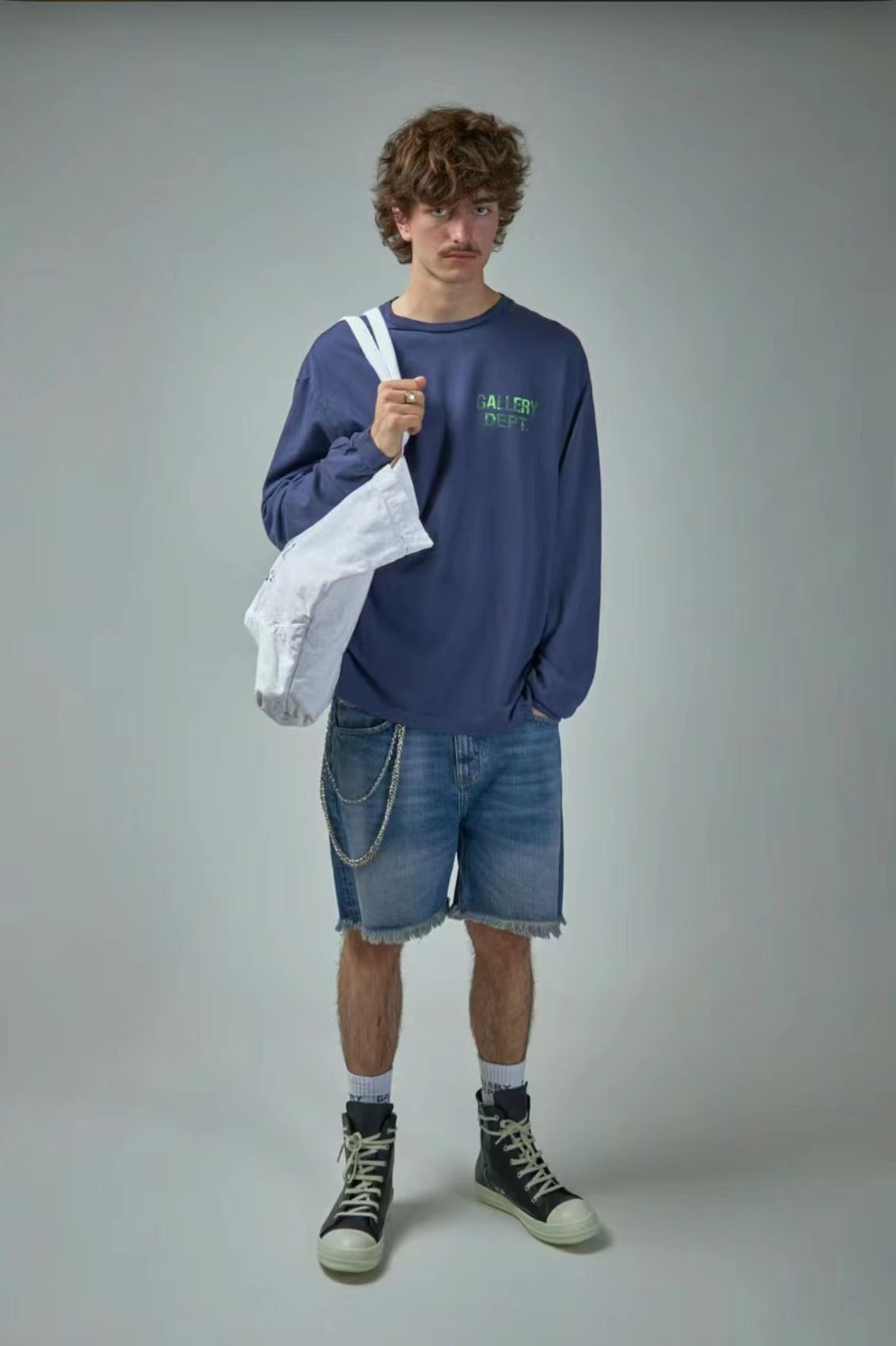 Blaues und himmelblaues Sweatshirt