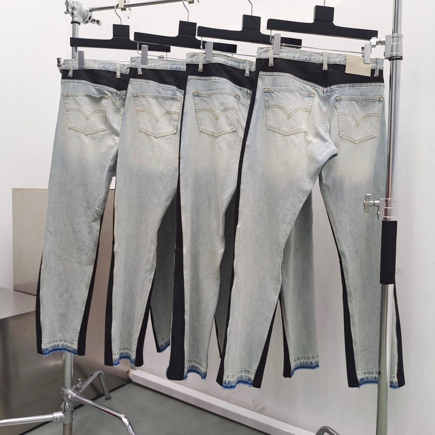 Grau schwarze Hose