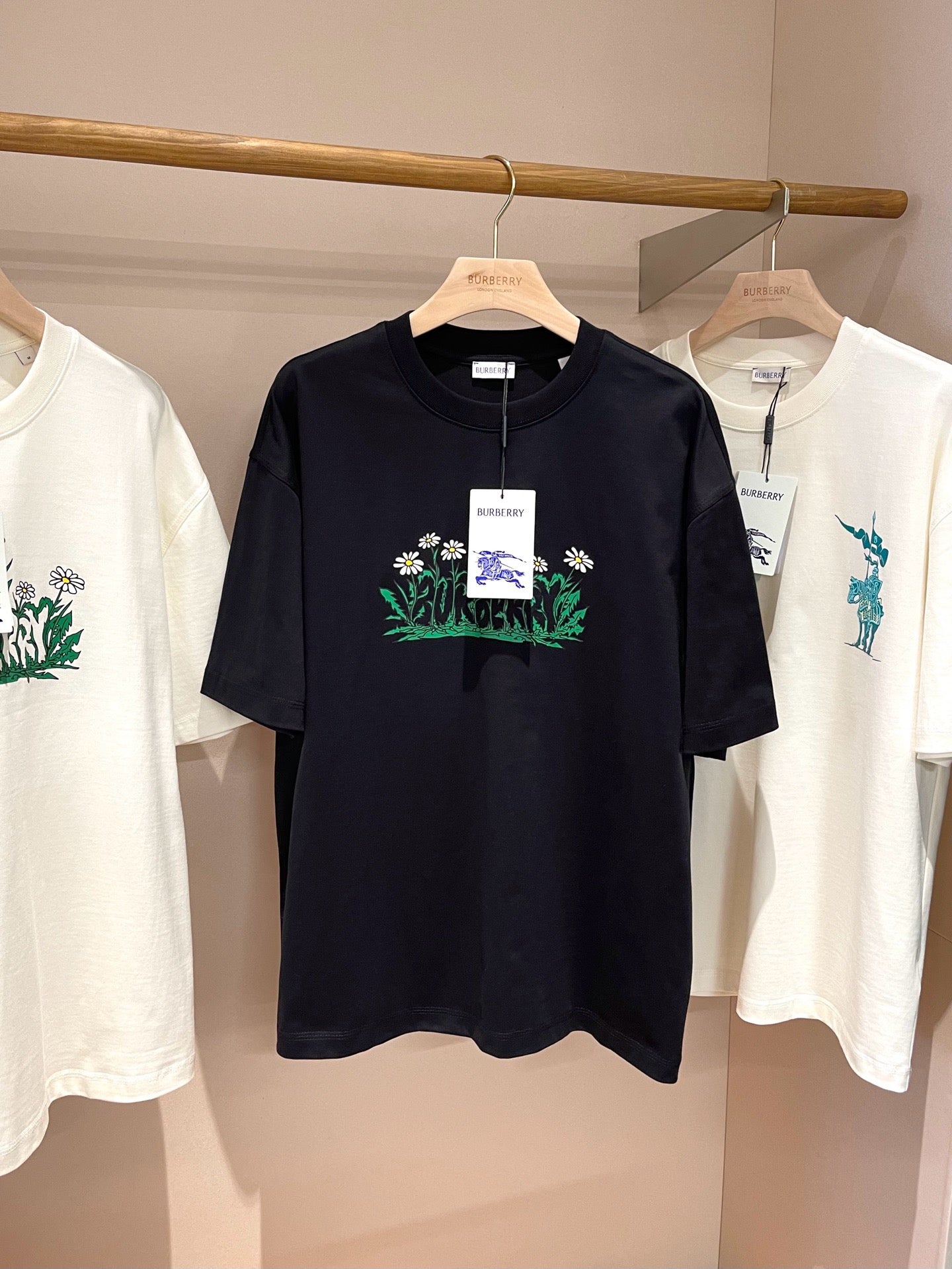 Camiseta en blanco y negro