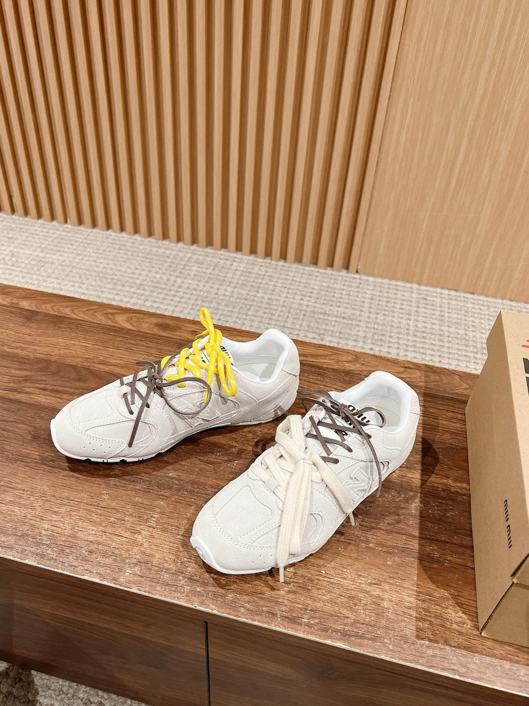 Mehrfarbige Schuhe