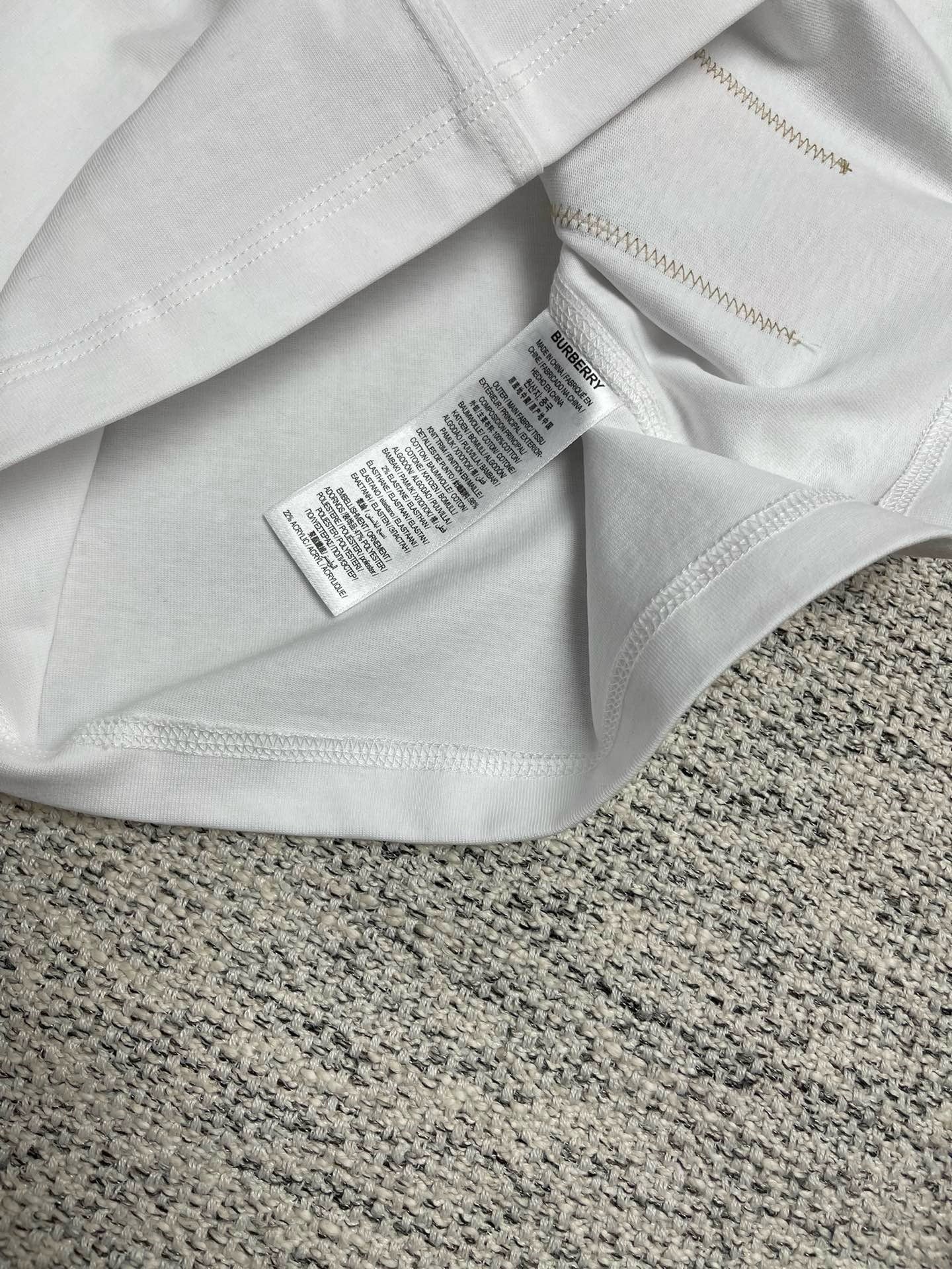 Mehrfarbiges T-Shirt