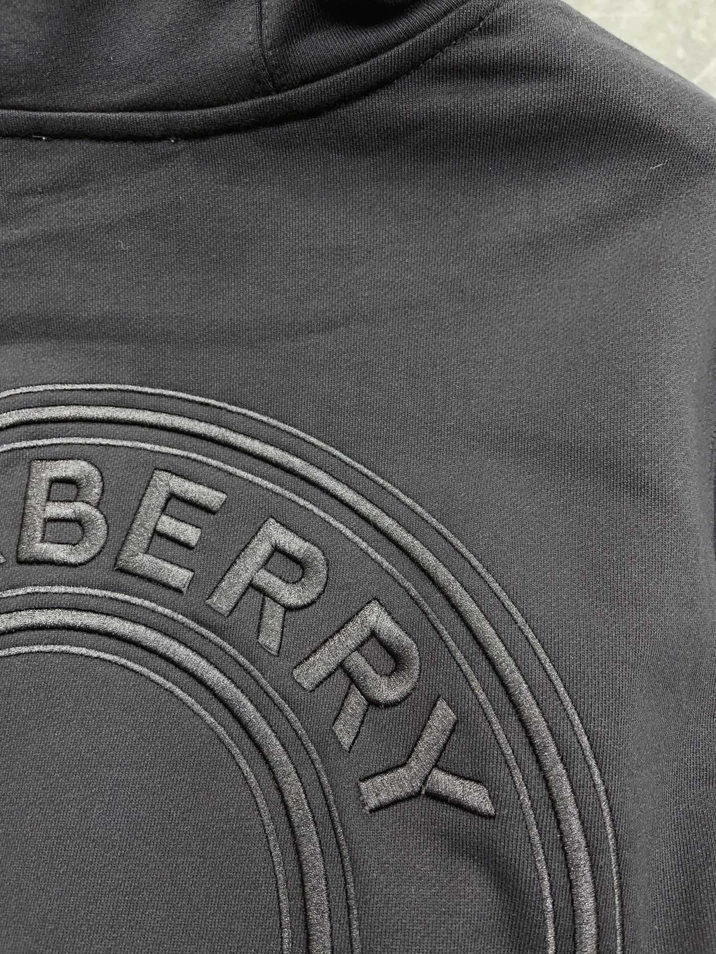 هودي أسود ورمادي