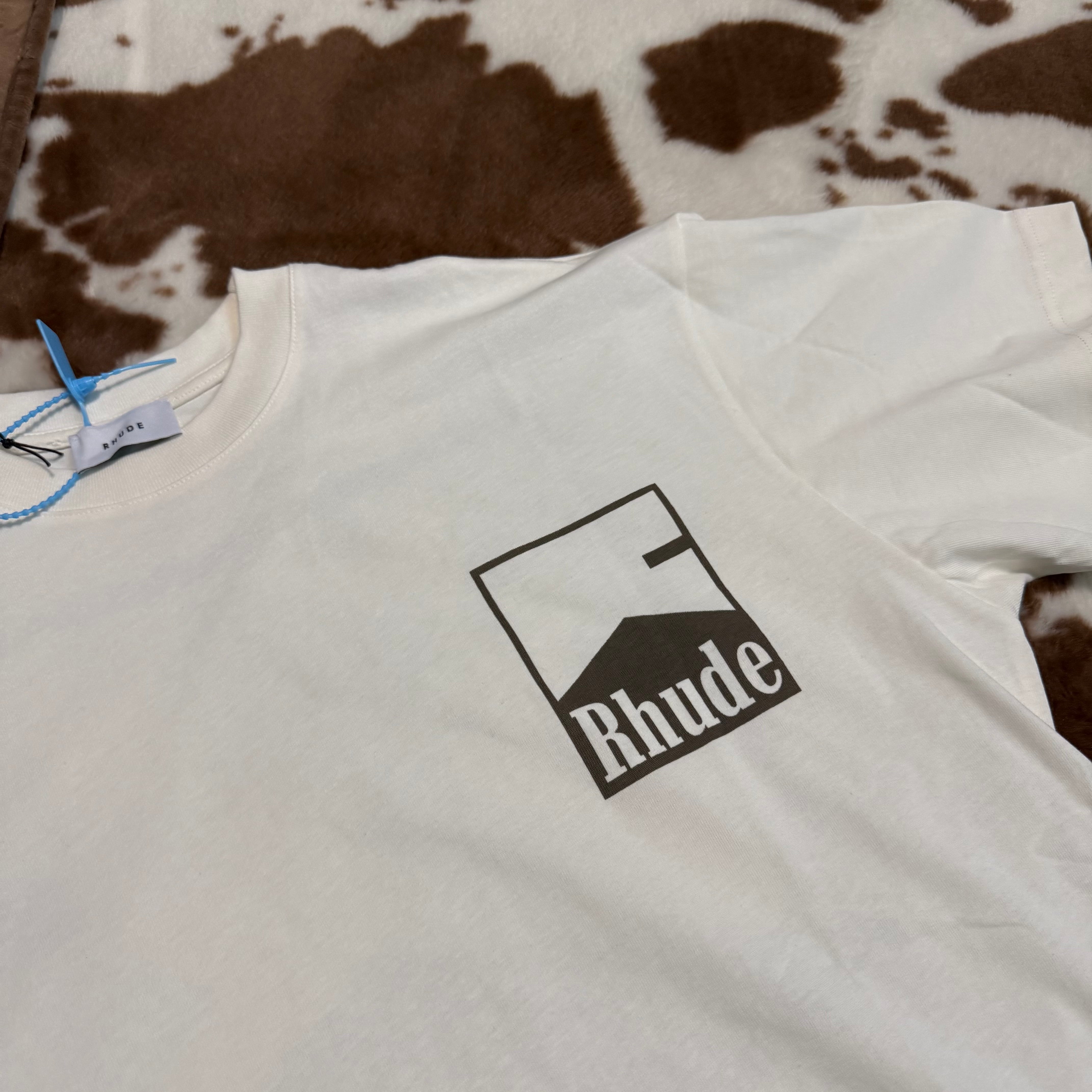 Schwarz-weißes T-Shirt