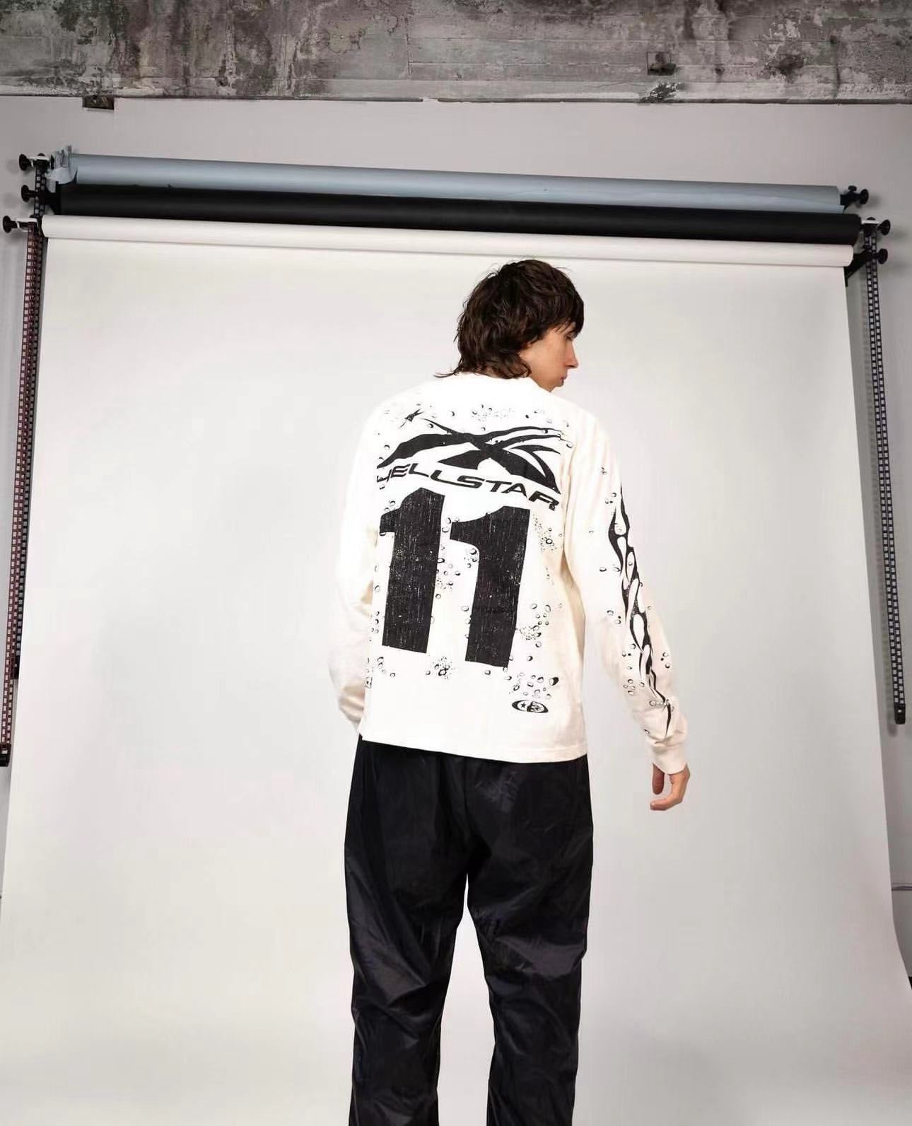 Weiß-schwarzes Trikot