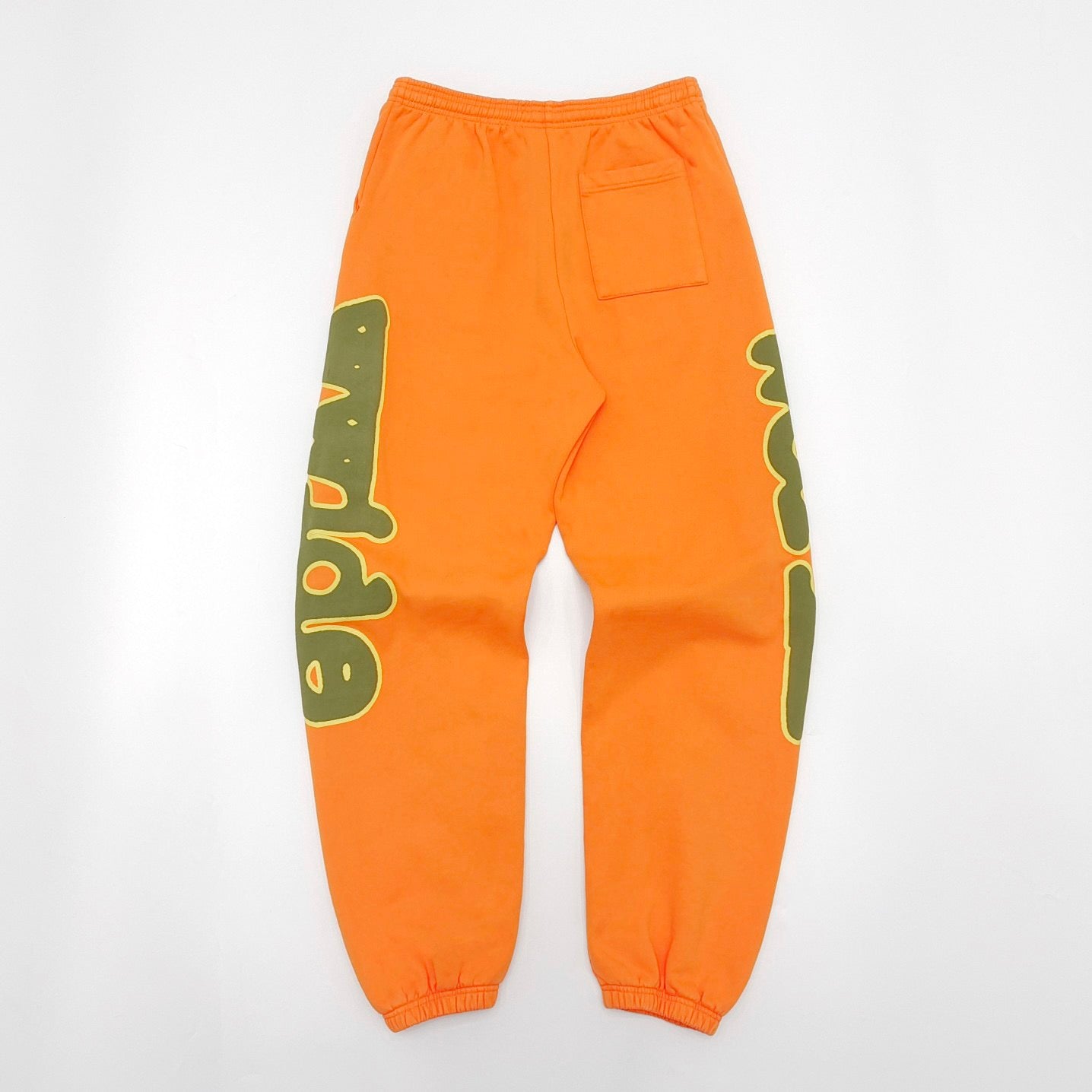 Orangefarbene Hose