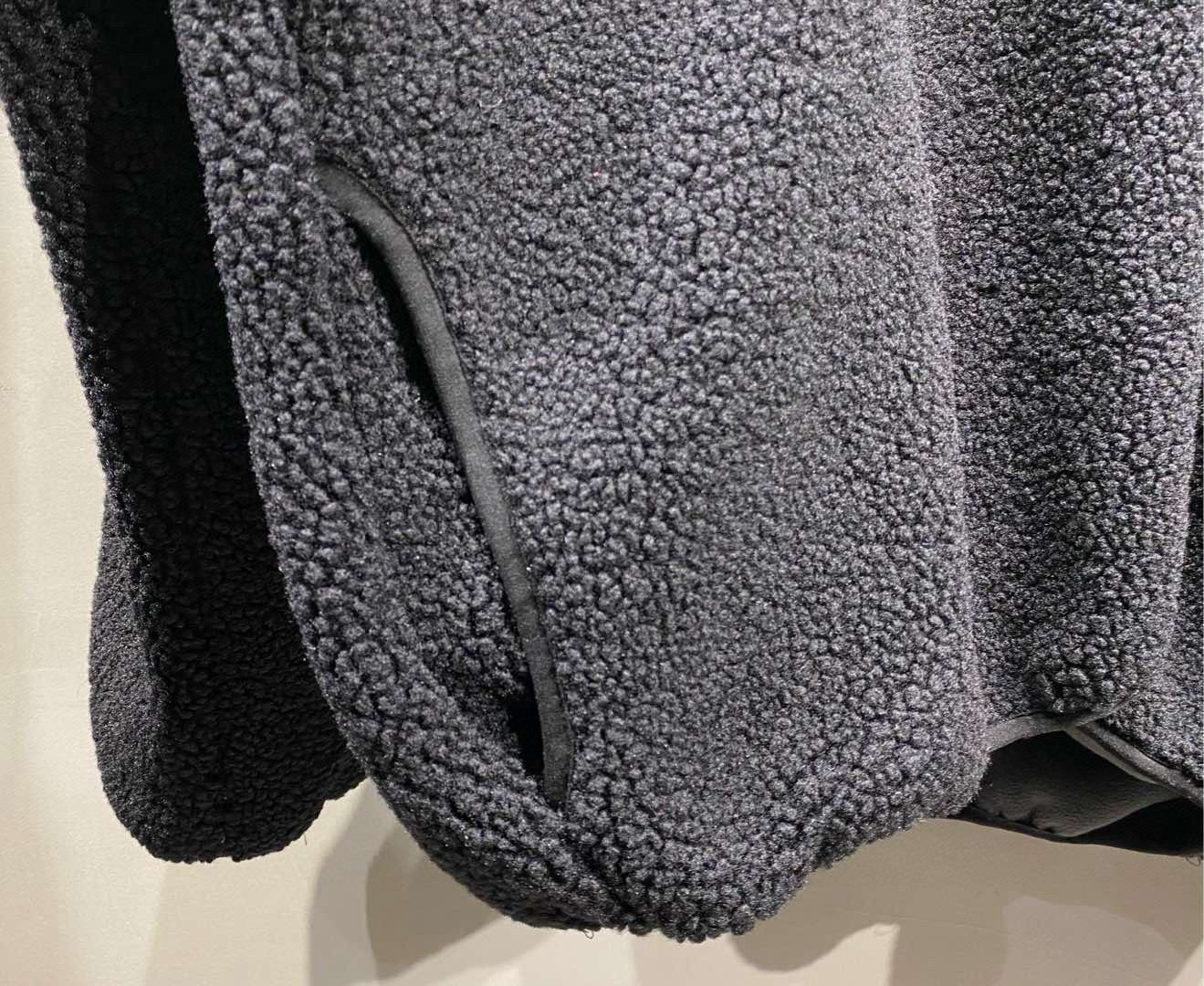 Schwarzer Hoodie