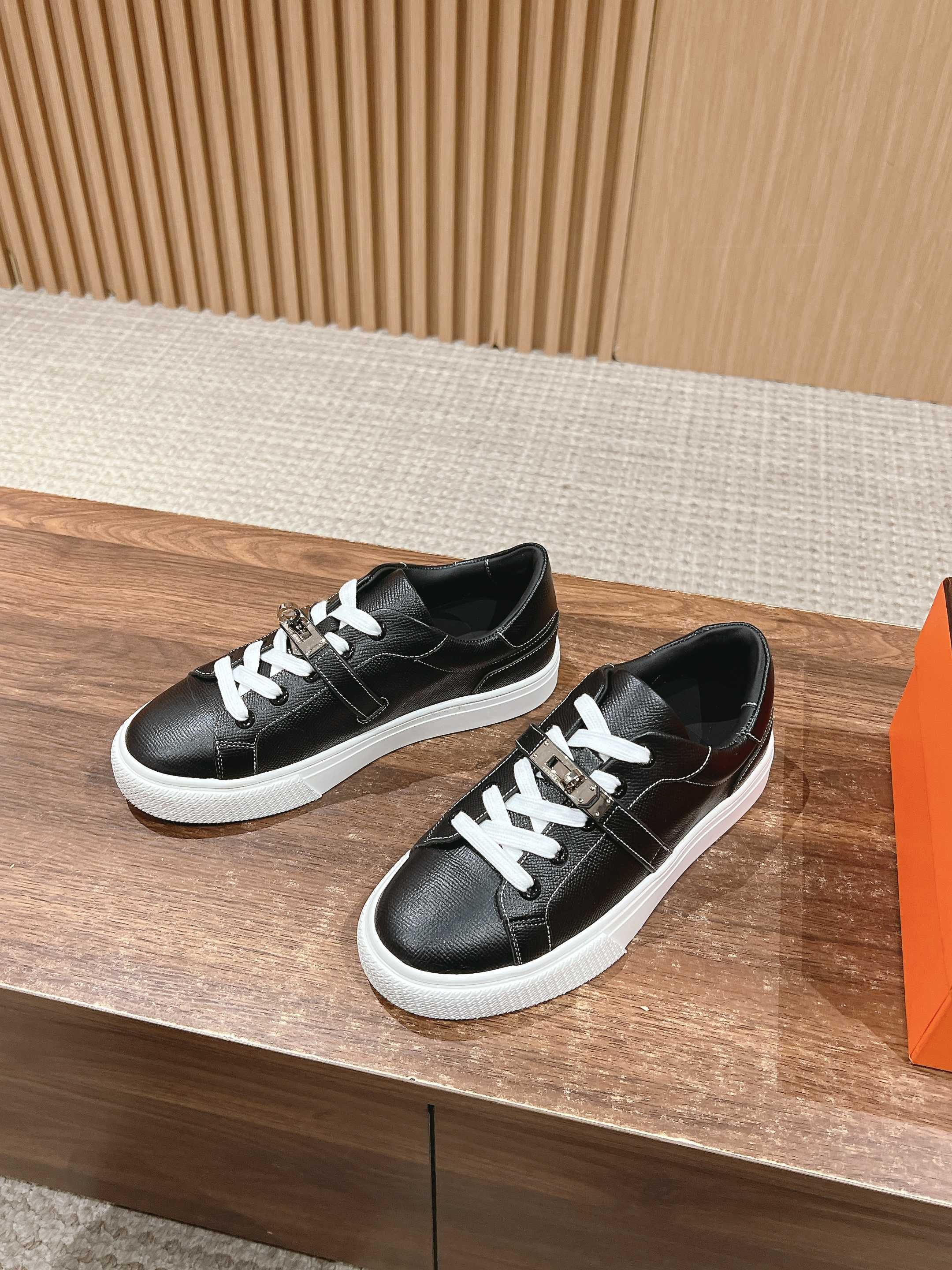 Mehrfarbige Schuhe