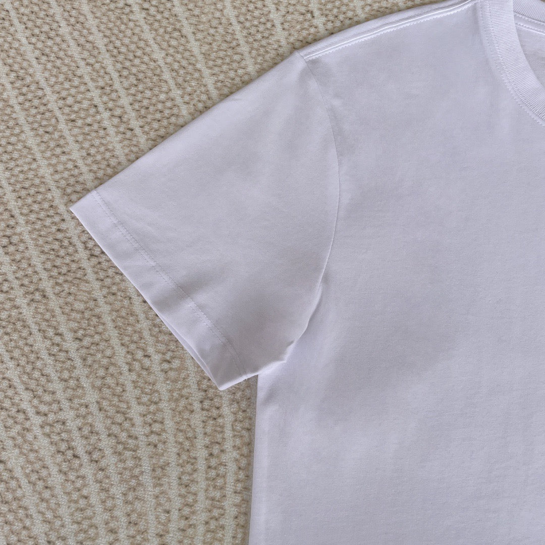 White and Black T-shirt - FashionHype.xyz