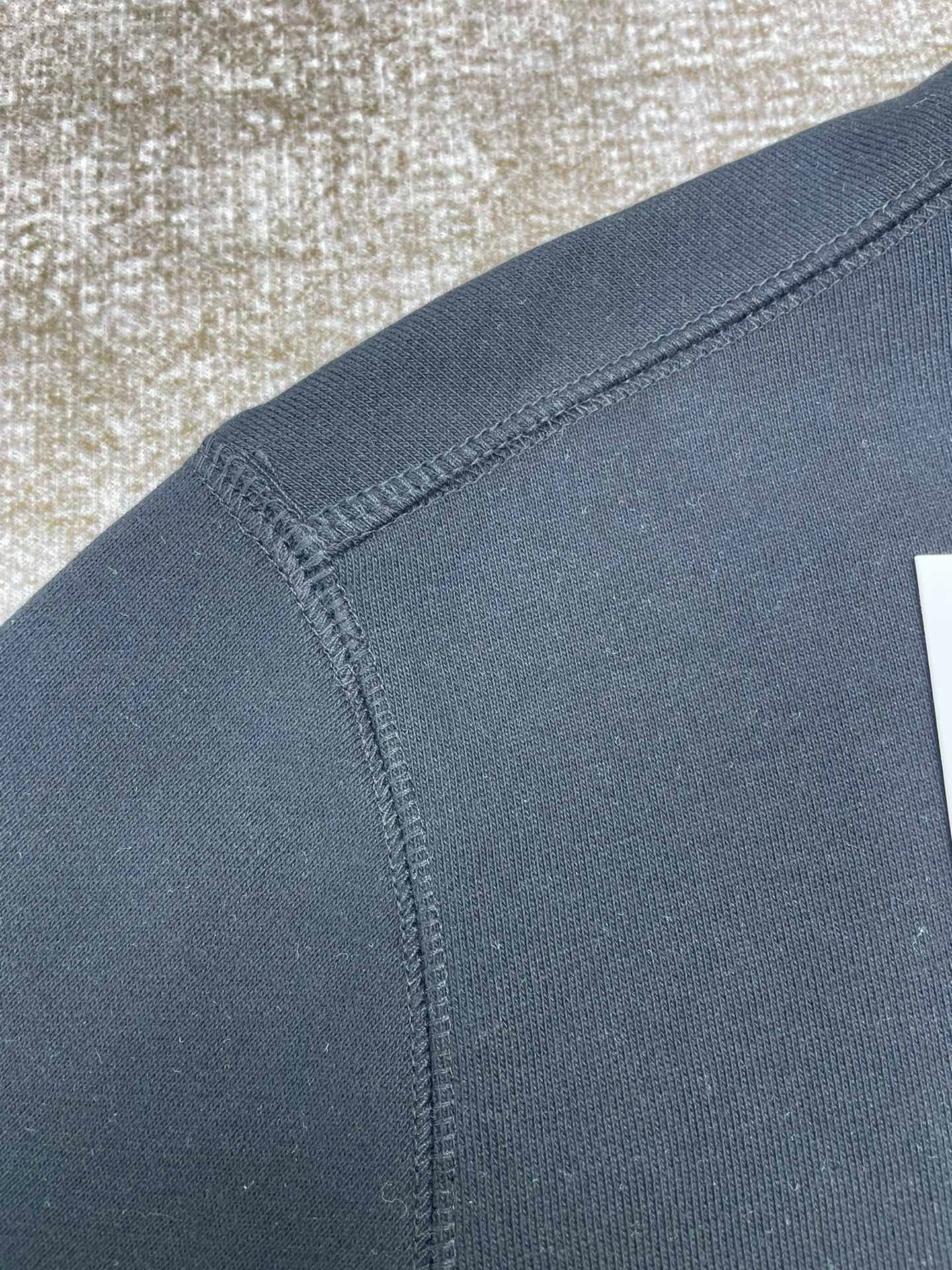 Black Sweatshirt - FashionHype.xyz