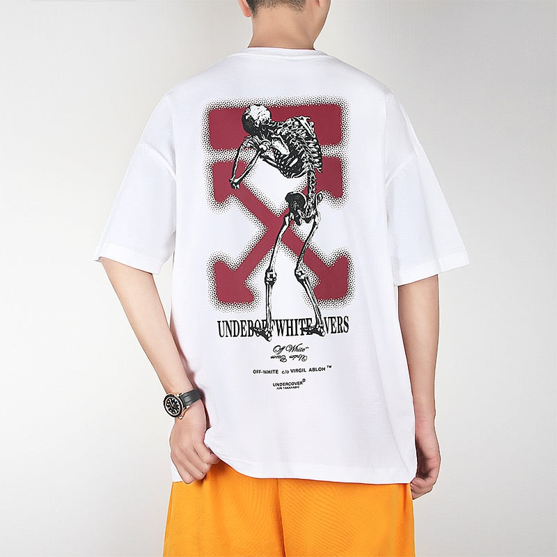 Schwarz-weißes T-Shirt