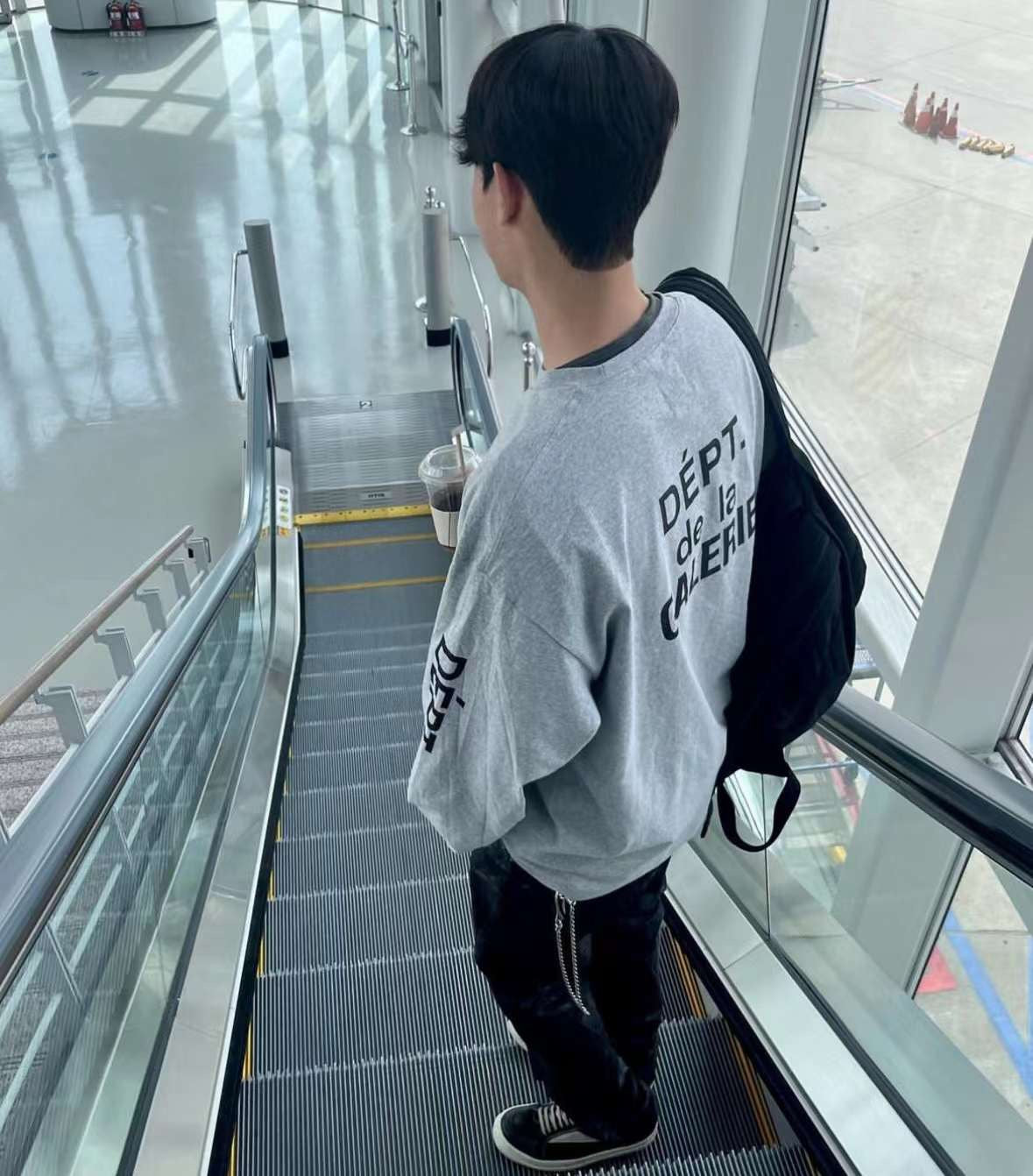 Graues Sweatshirt