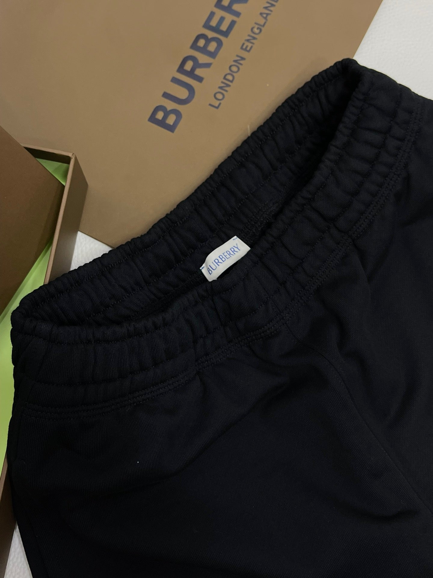 Schwarz, Weiß und Grün Short